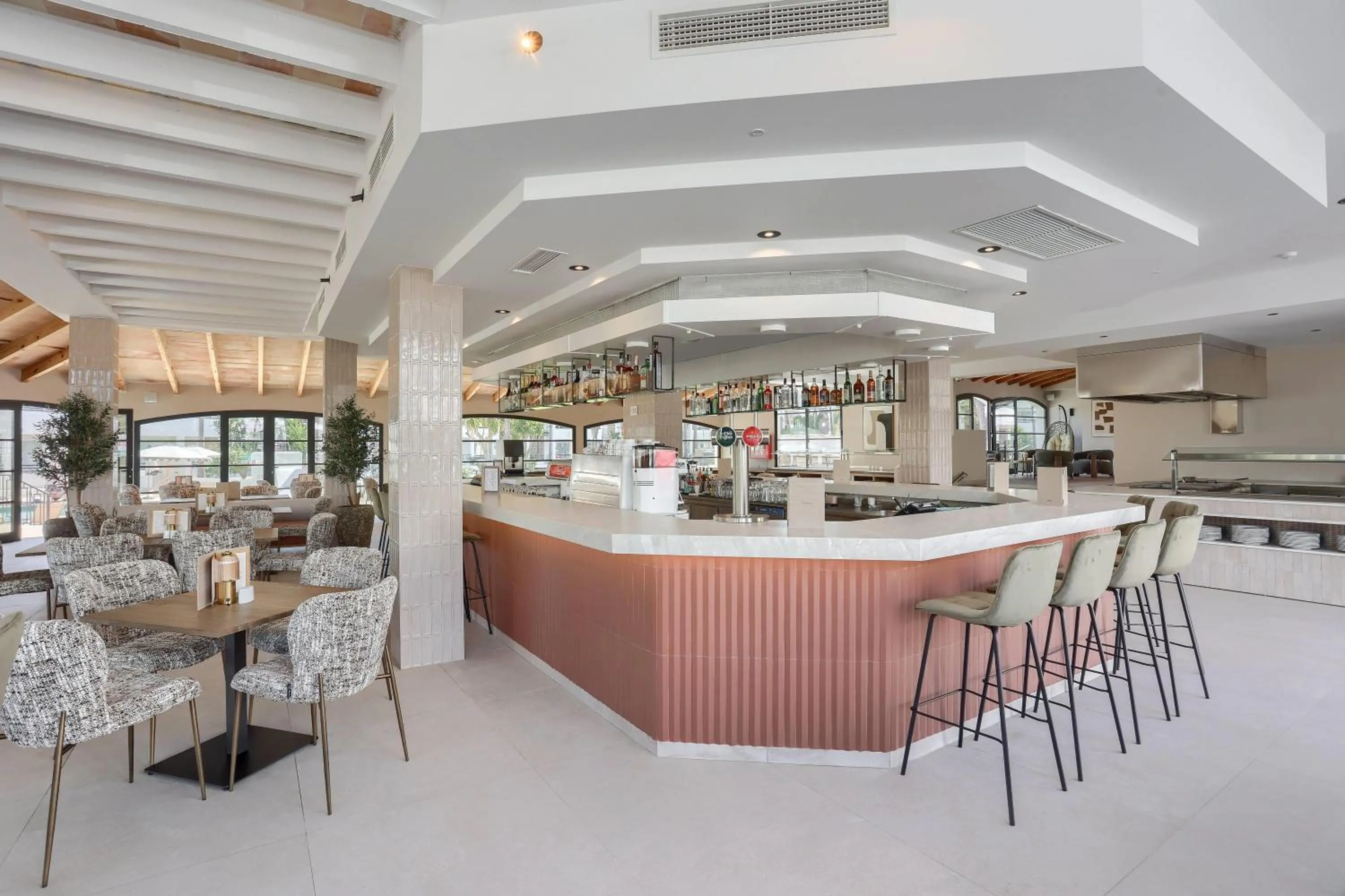 Lounge or bar in Wyndham Mallorca Portocolom Resort