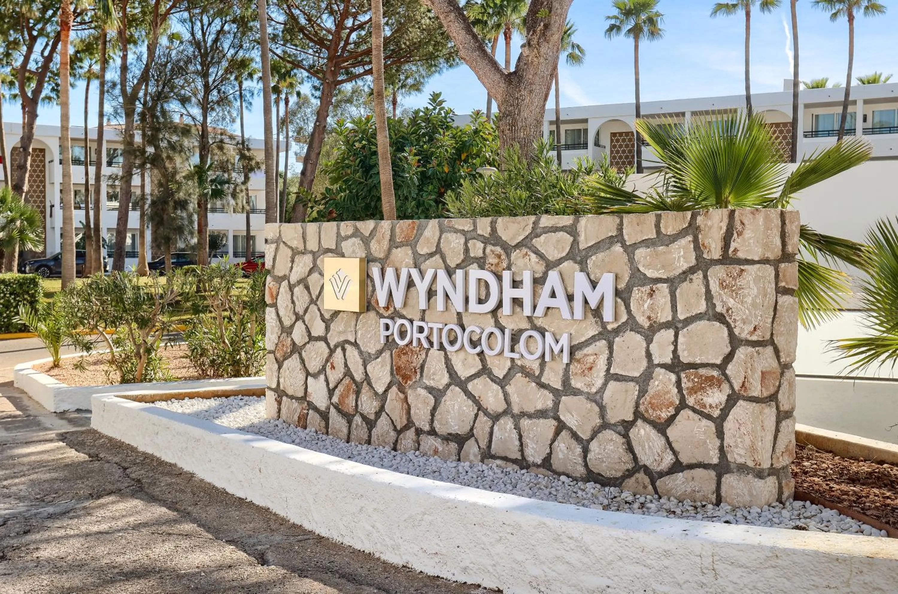 Facade/entrance in Wyndham Mallorca Portocolom Resort