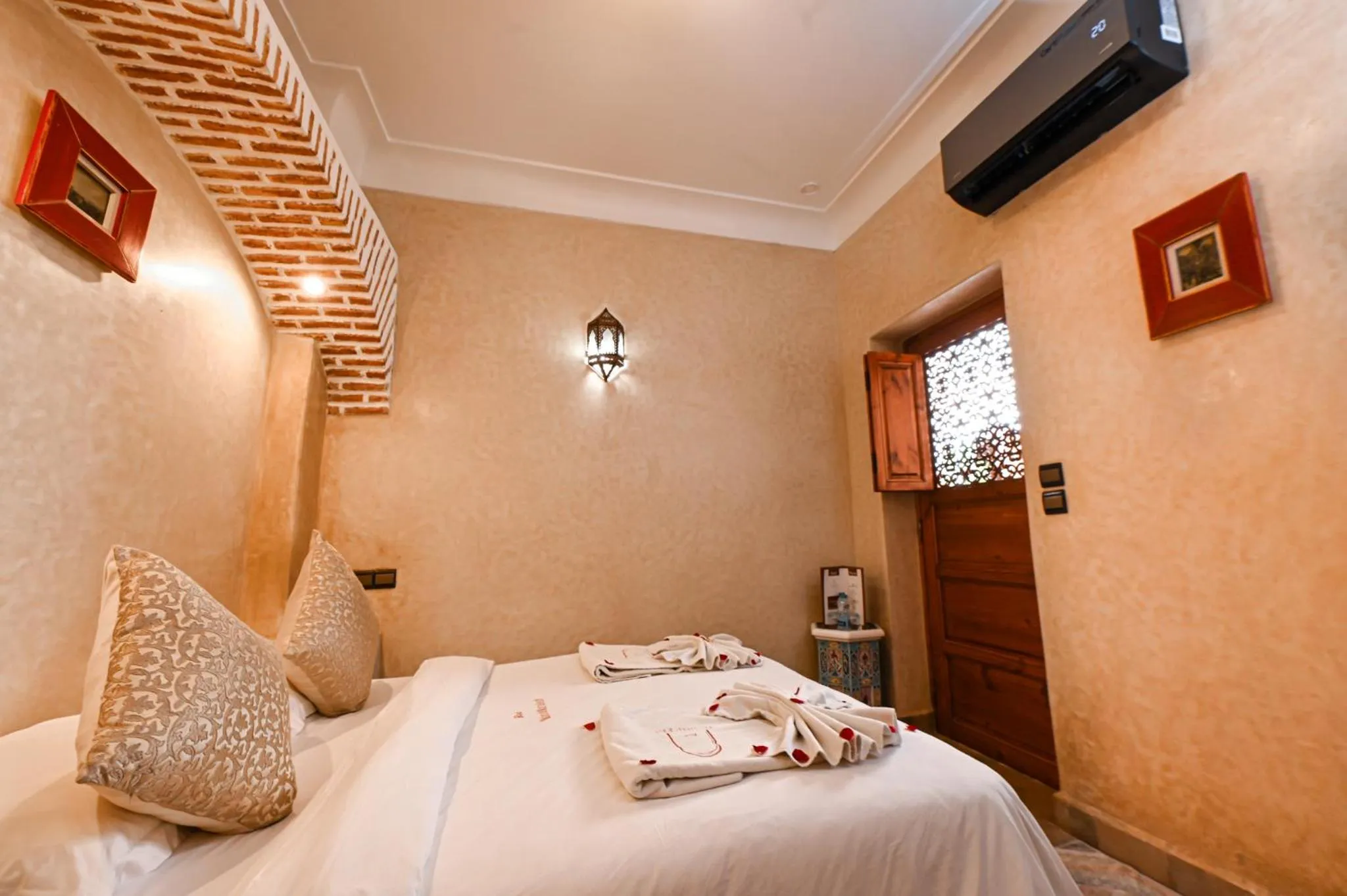 Photo of the whole room, Bed in Riad Matins De Marrakech