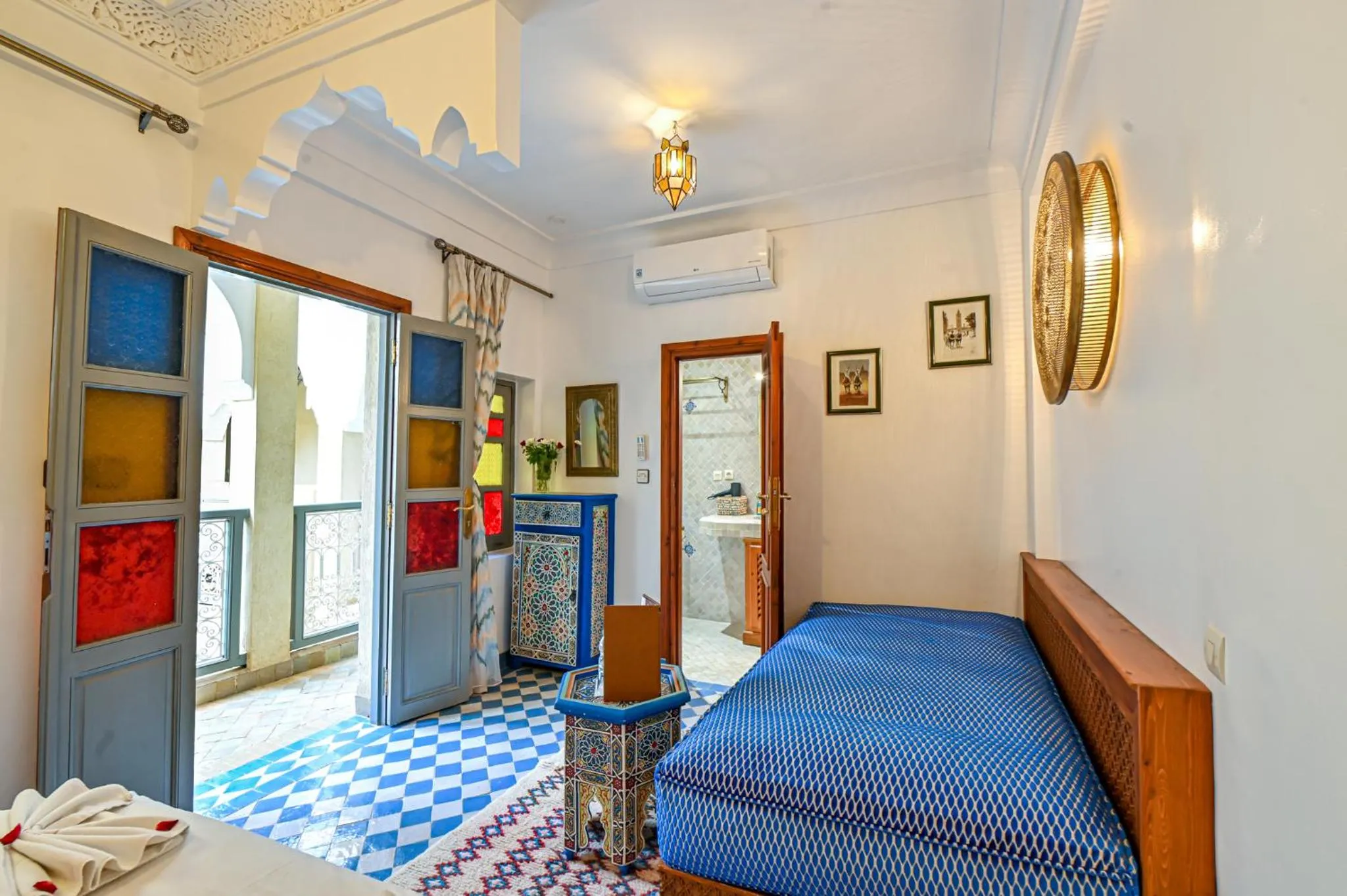Seating area, Bed in Riad Matins De Marrakech