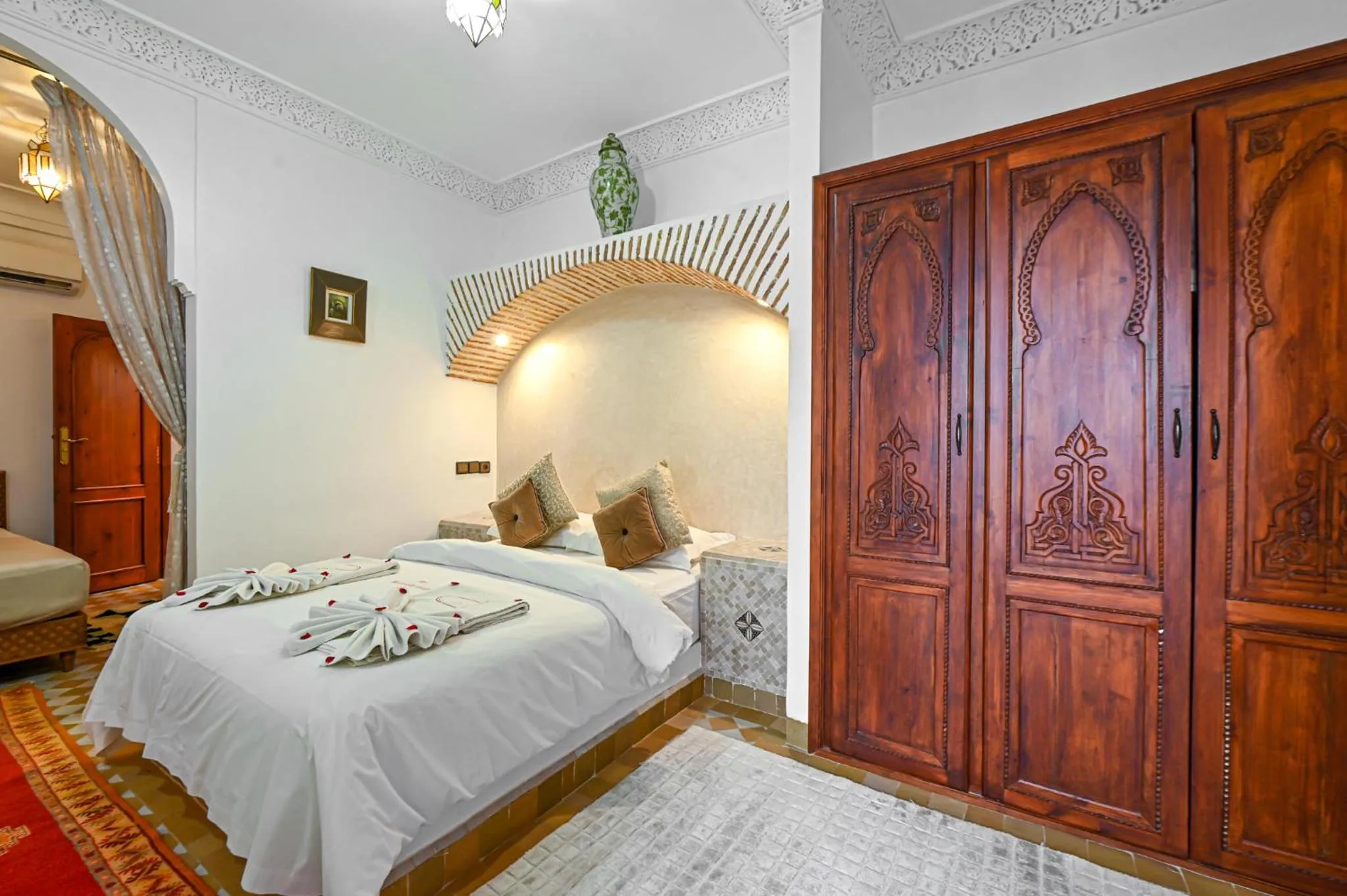 wardrobe, Bed in Riad Matins De Marrakech