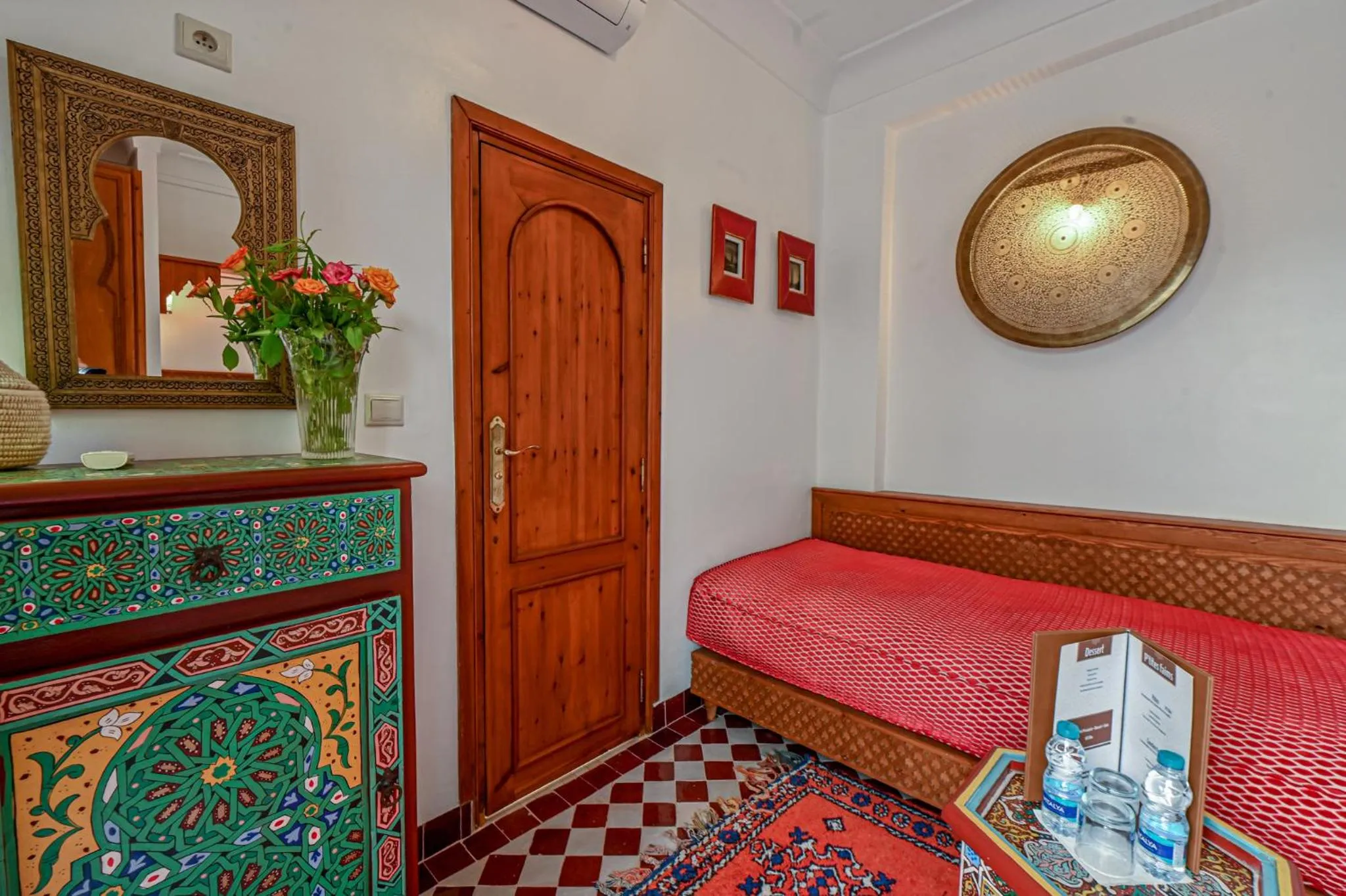 Seating area, Bed in Riad Matins De Marrakech