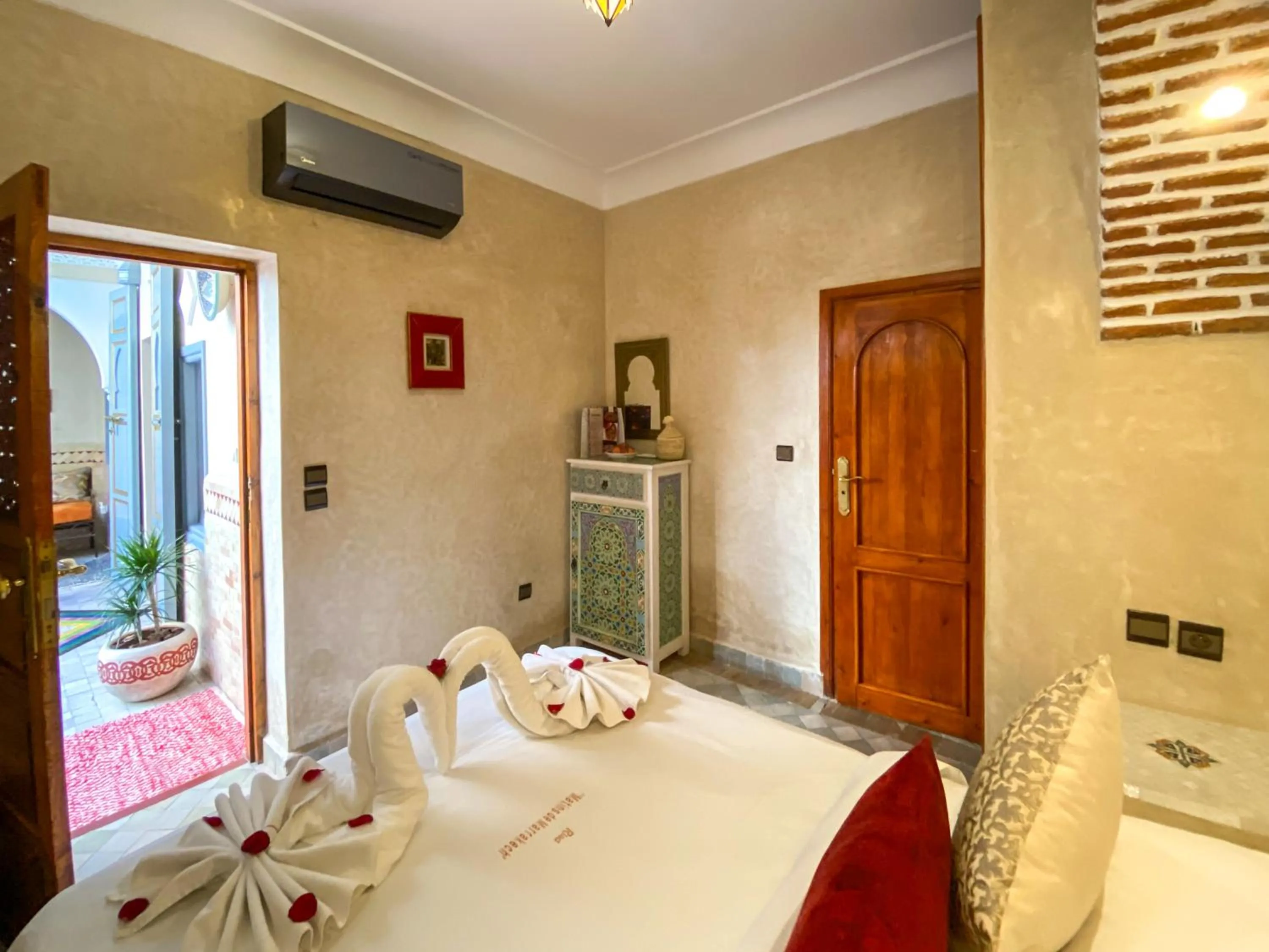 Photo of the whole room, Bed in Riad Matins De Marrakech