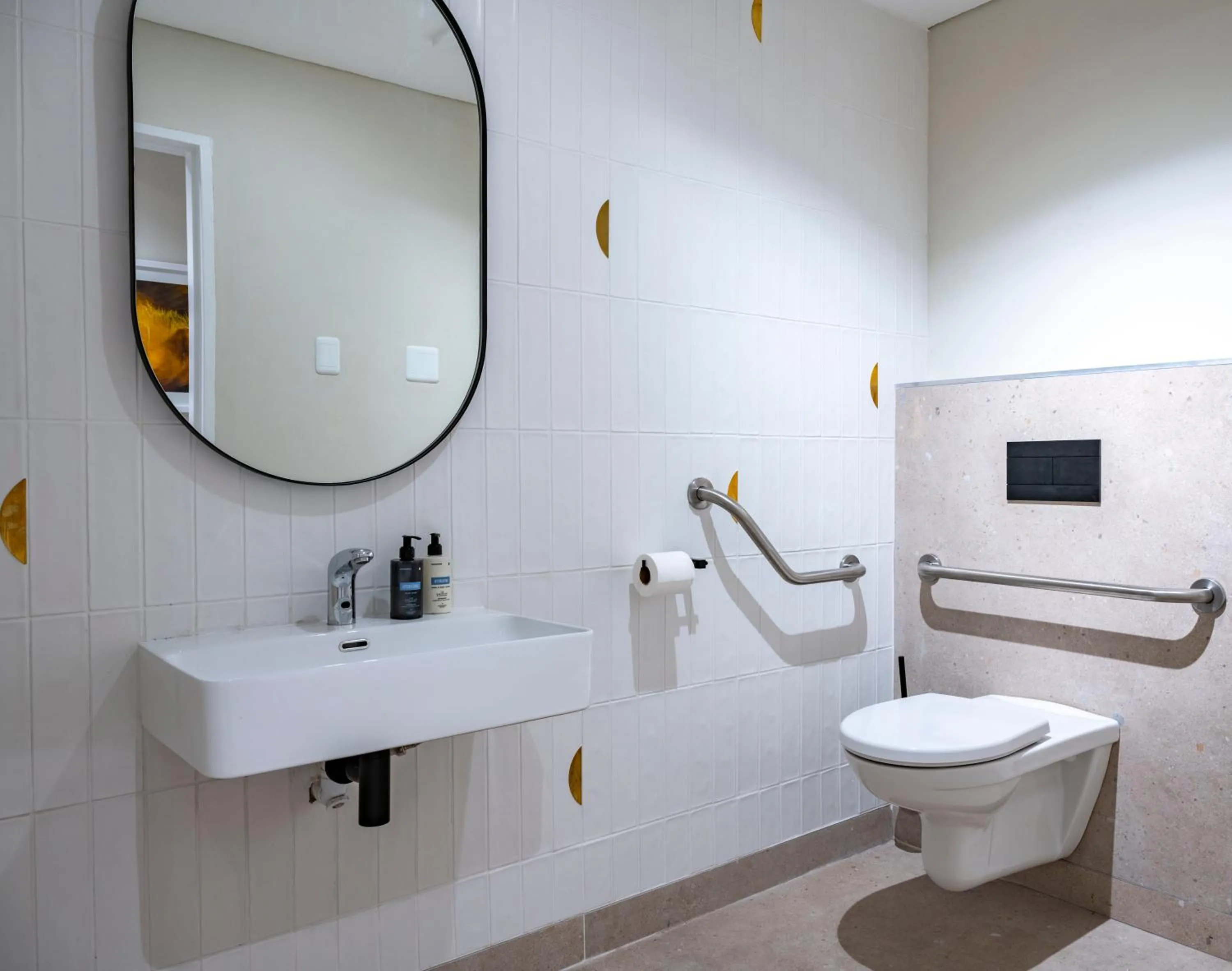 Toilet in Paxton Hotel