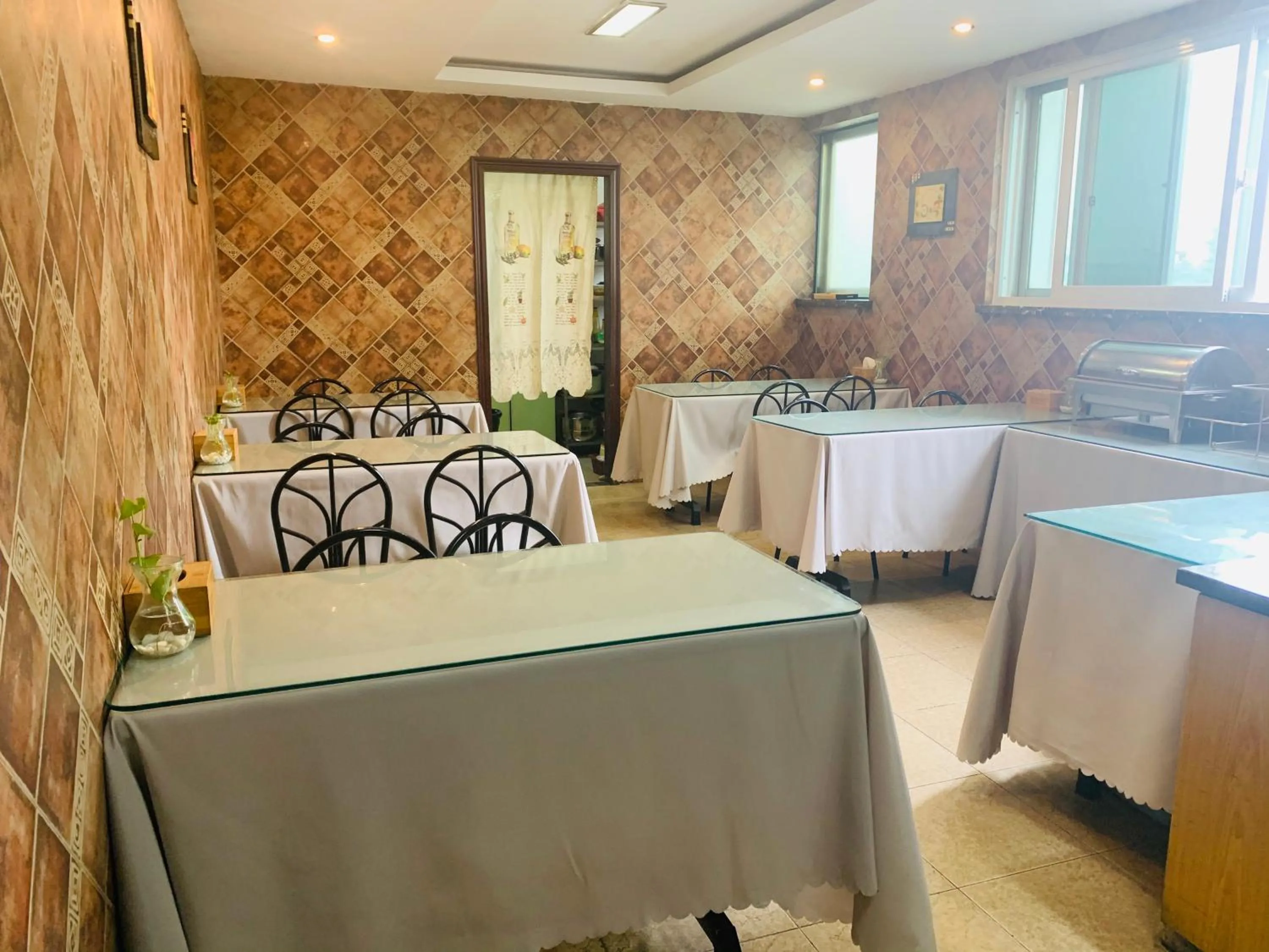 Restaurant/places to eat in Home Inn Mianyang People'S Park