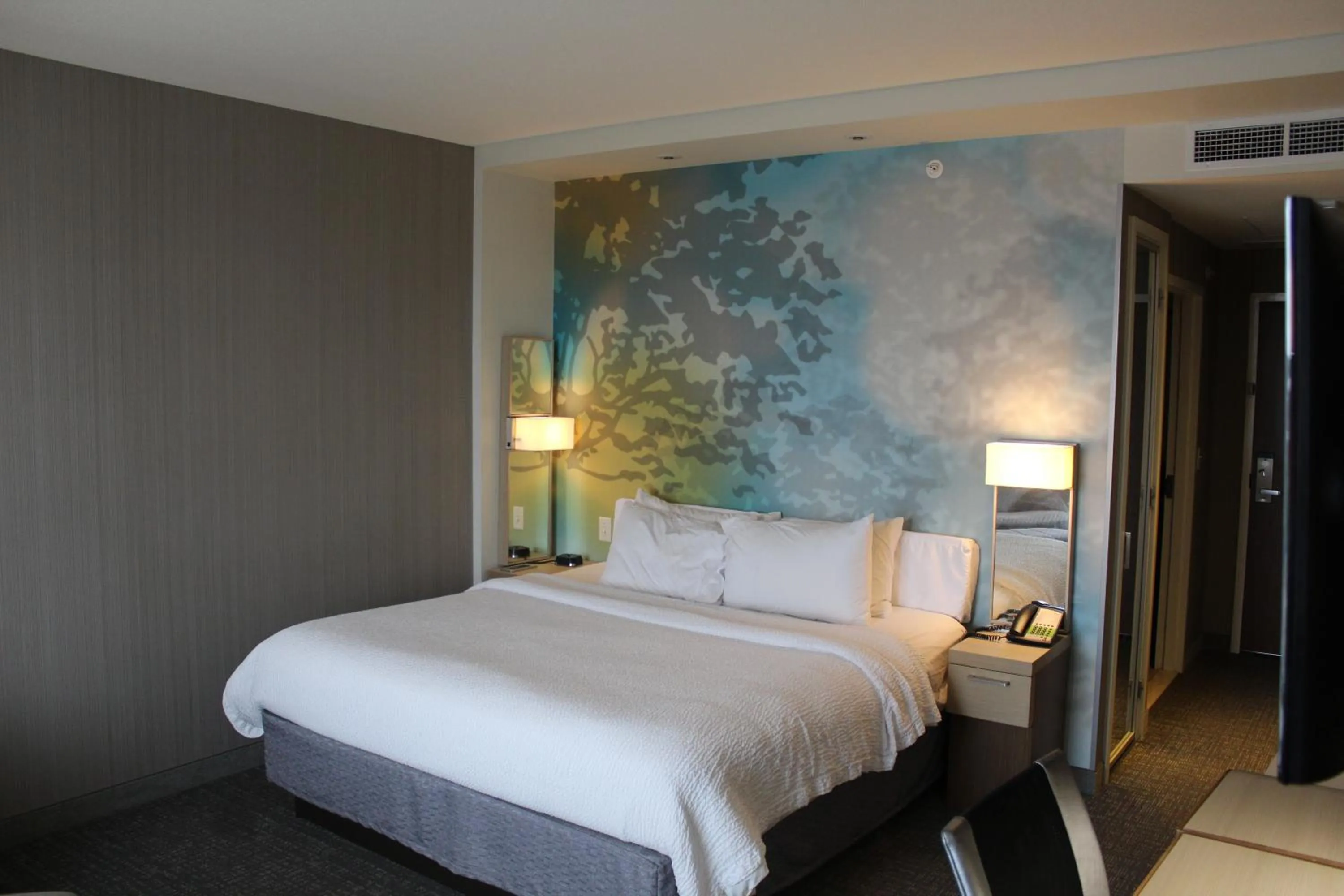 Bed in Courtyard by Marriott Muncie at Horizon Convention Center