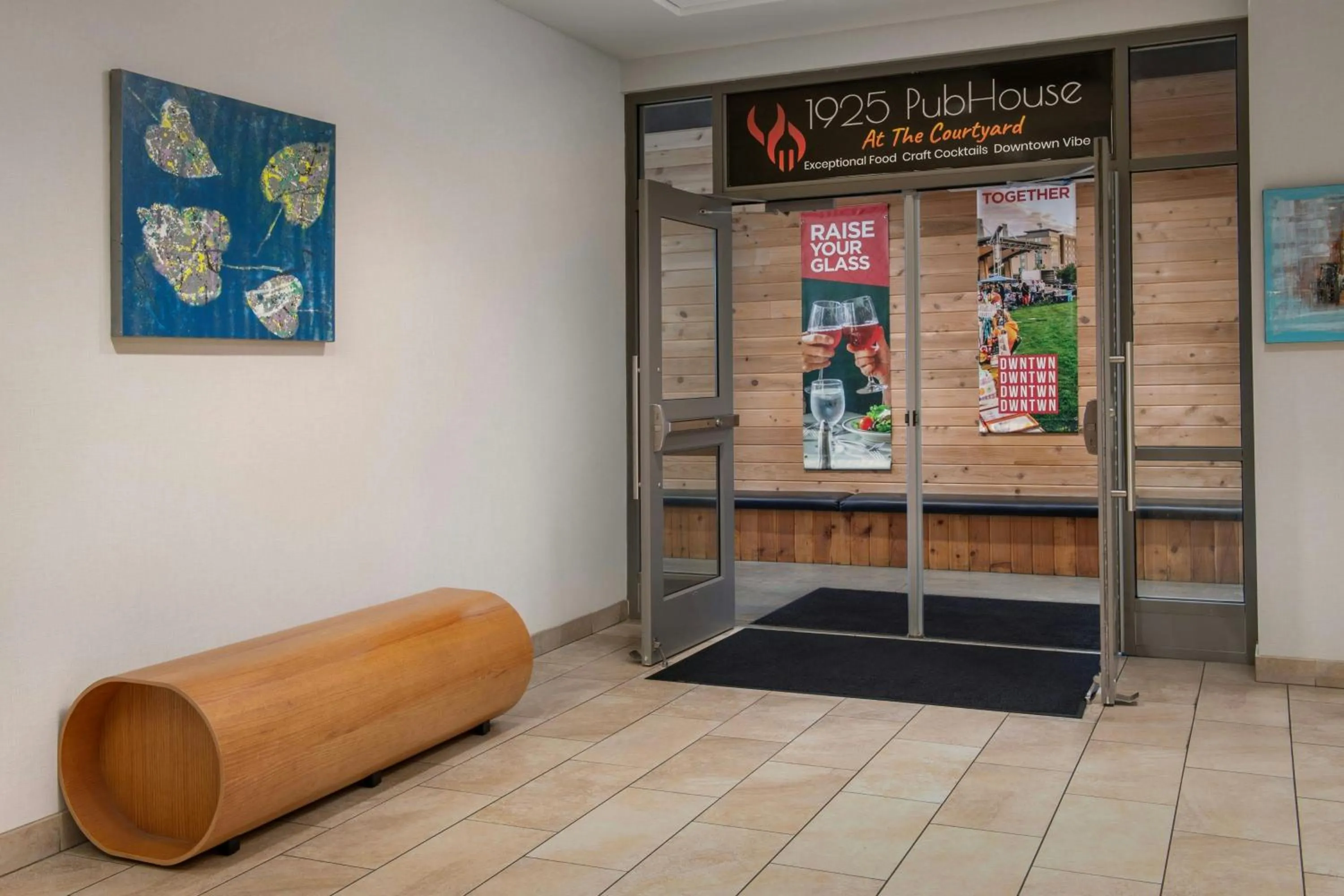 Restaurant/places to eat in Courtyard by Marriott Muncie at Horizon Convention Center