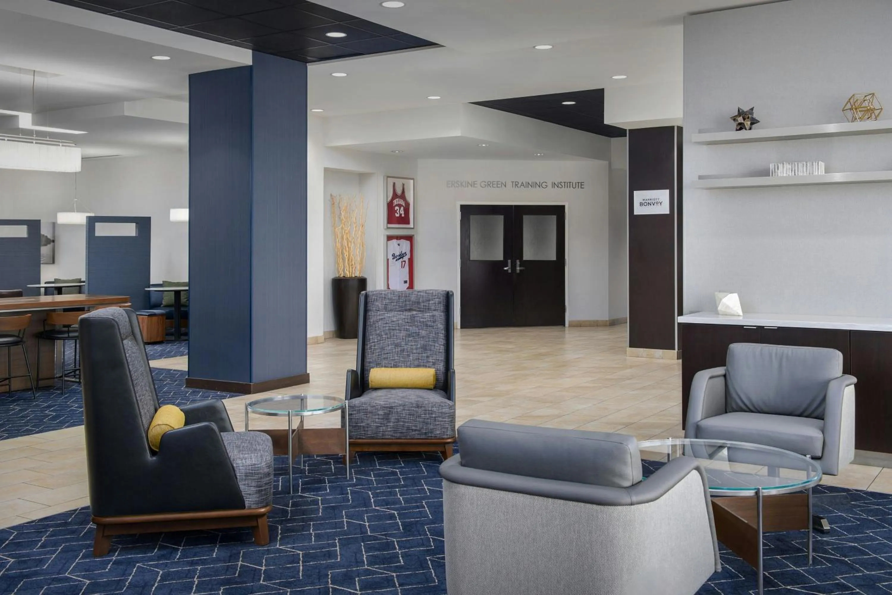Lobby or reception in Courtyard by Marriott Muncie at Horizon Convention Center