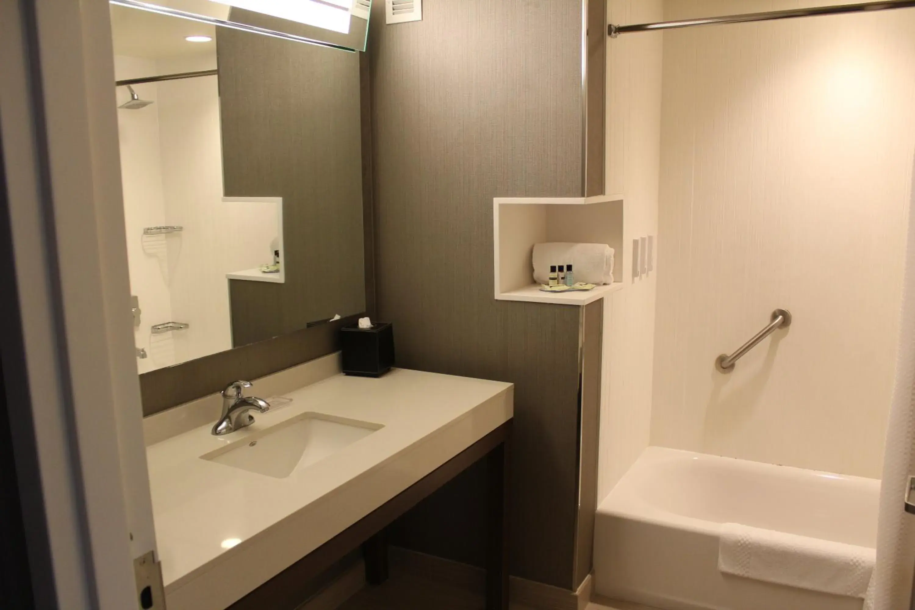 Queen Room with Two Queen Beds - Non-Smoking in Courtyard by Marriott Muncie at Horizon Convention Center Queen Room with Two Queen Beds - Non-Smoking in Courtyard by Marriott Muncie at Horizon Convention Center