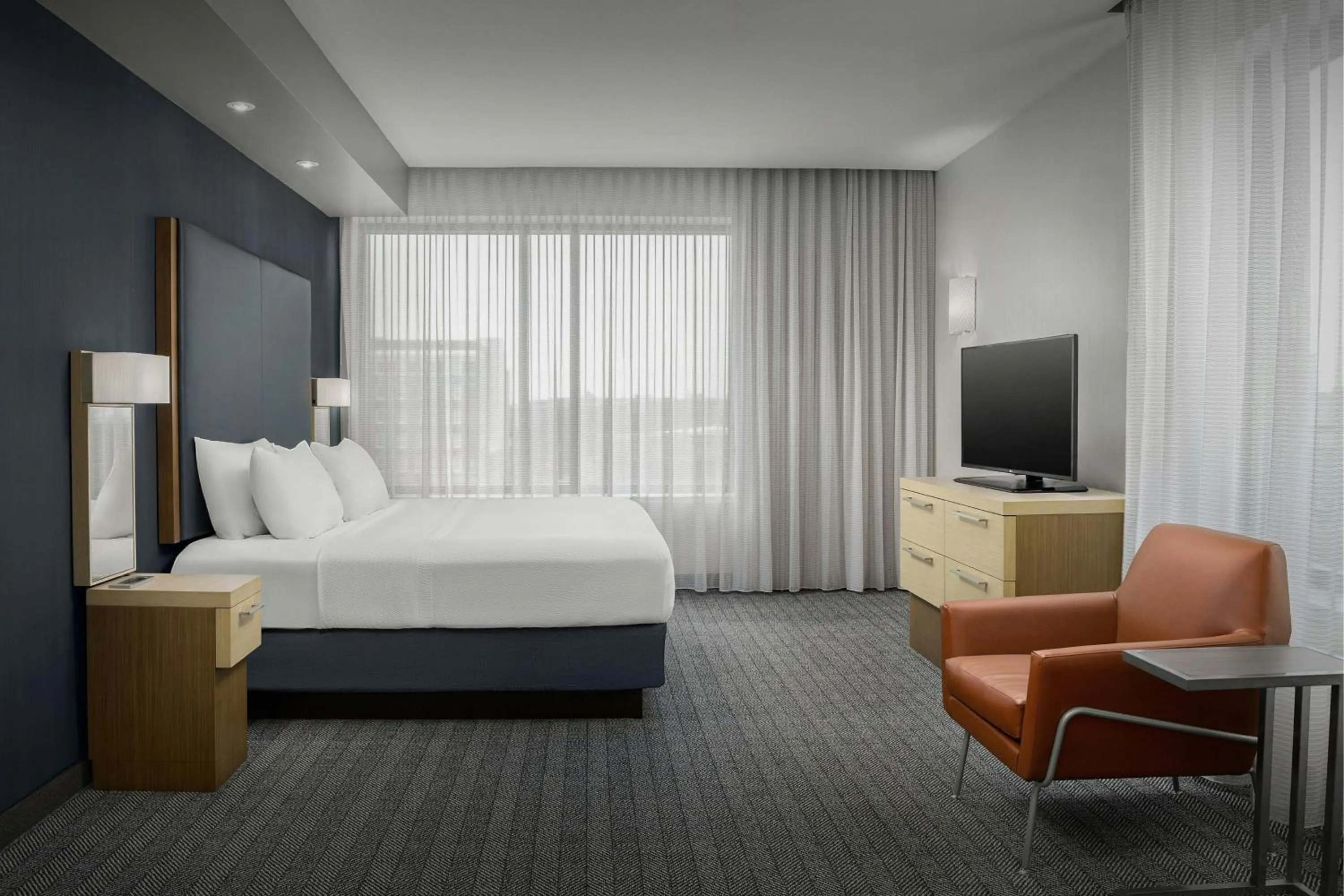 Bedroom, Bed in Courtyard by Marriott Muncie at Horizon Convention Center