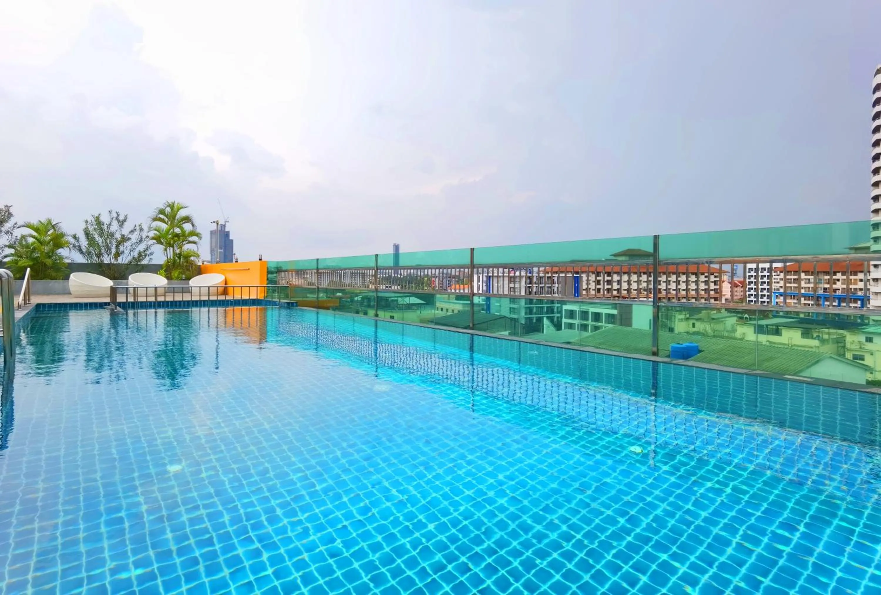 Swimming pool in Nova Express Pattaya Hotel