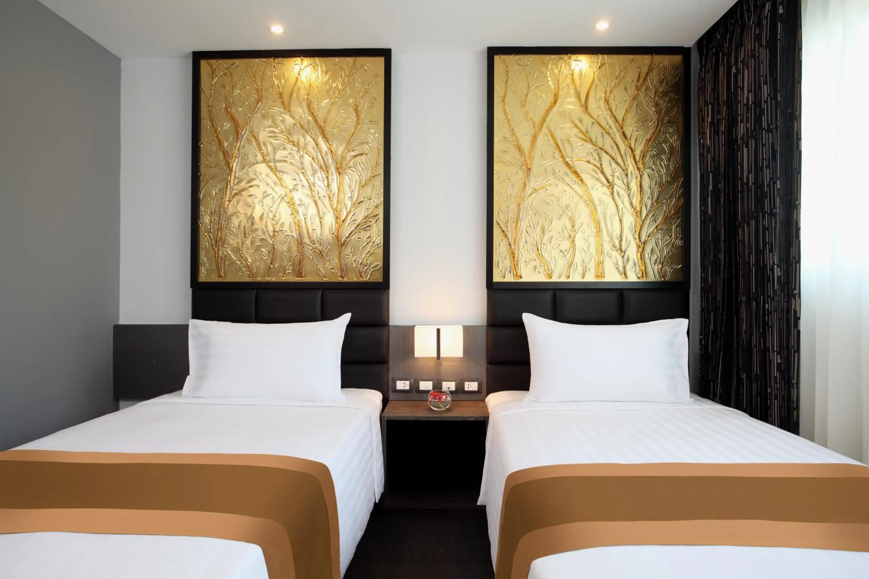 Photo of the whole room, Bed in Nova Express Pattaya Hotel