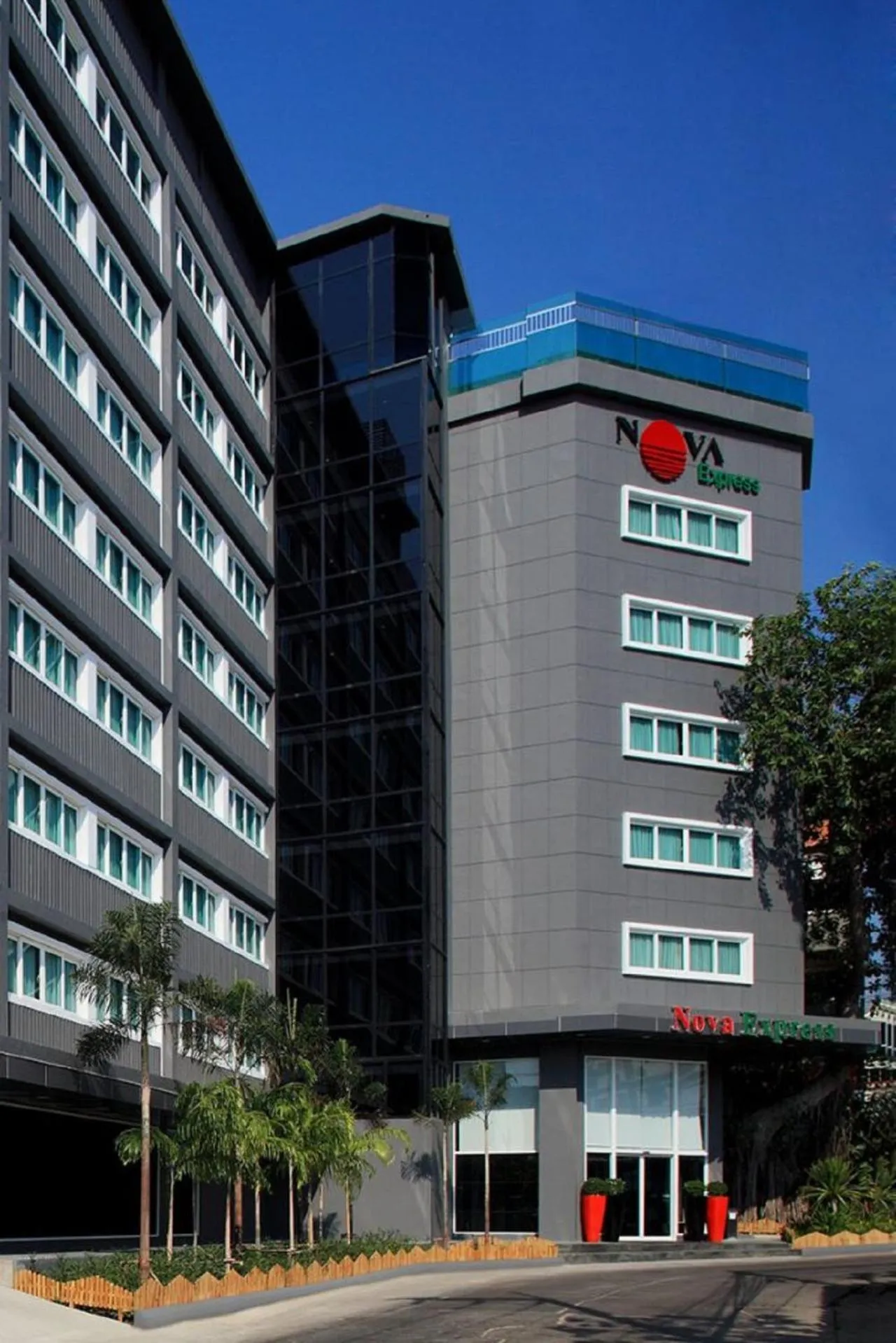Property building in Nova Express Pattaya Hotel