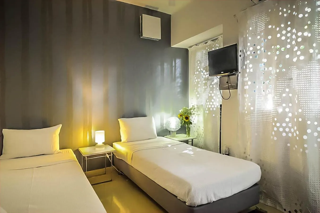 Patio, Bed in Athens Green Apartments