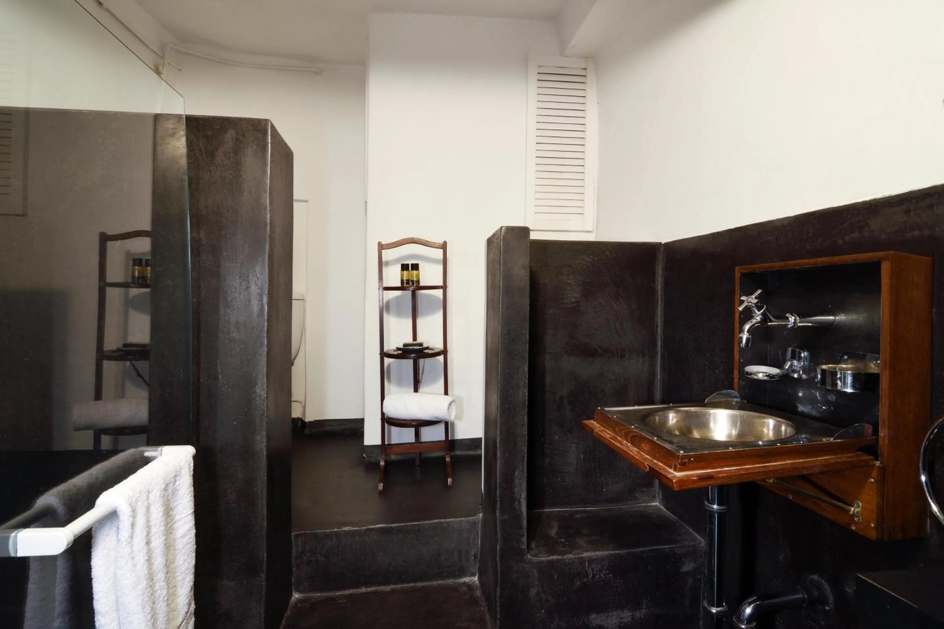 Bathroom in Athens Green Apartments