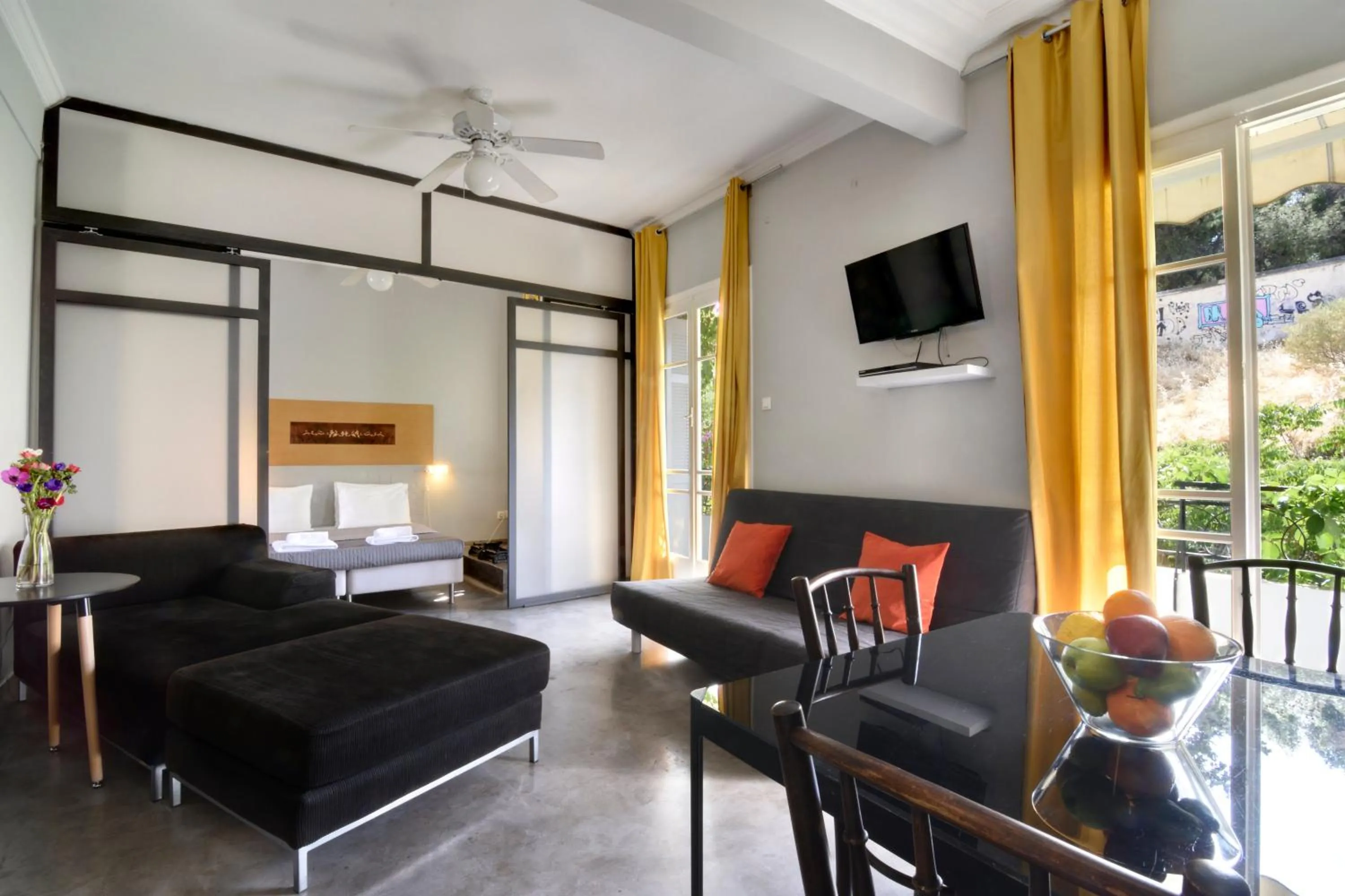 TV and multimedia, Bed in Athens Green Apartments