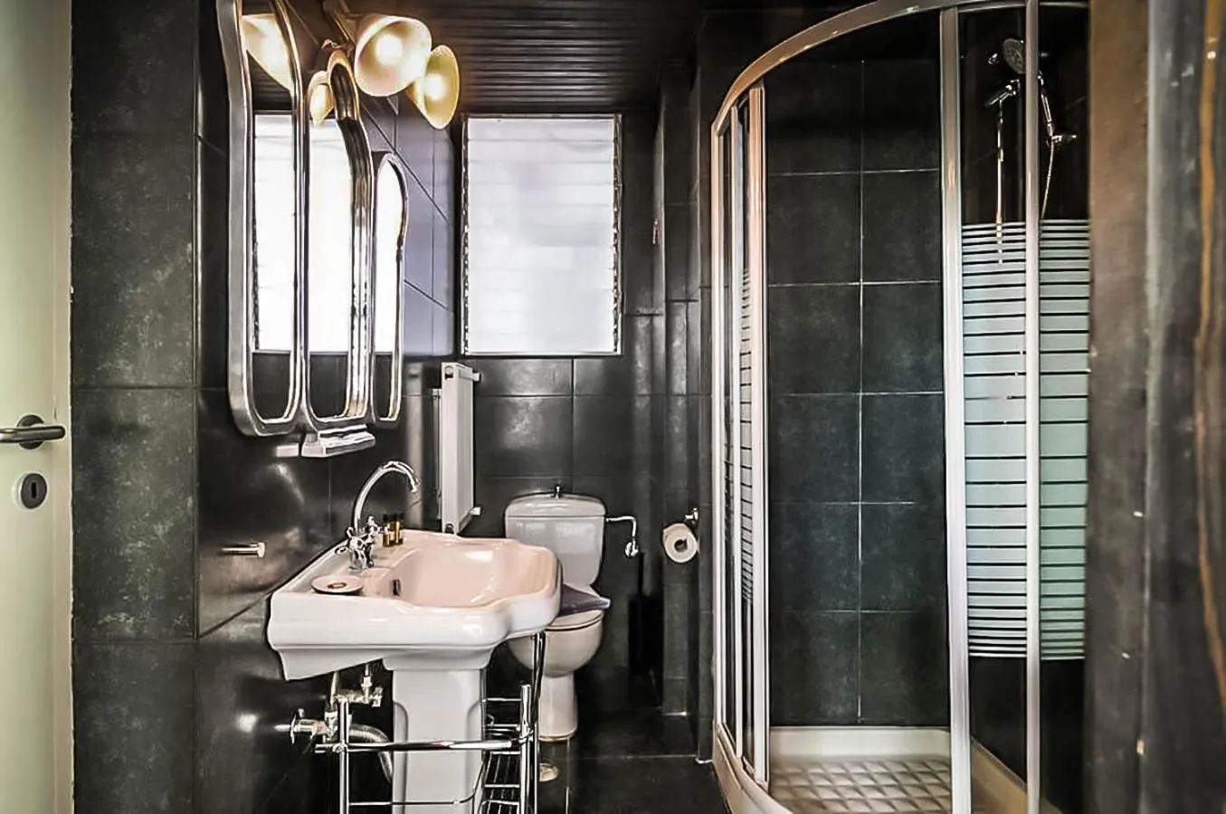 Shower in Athens Green Apartments