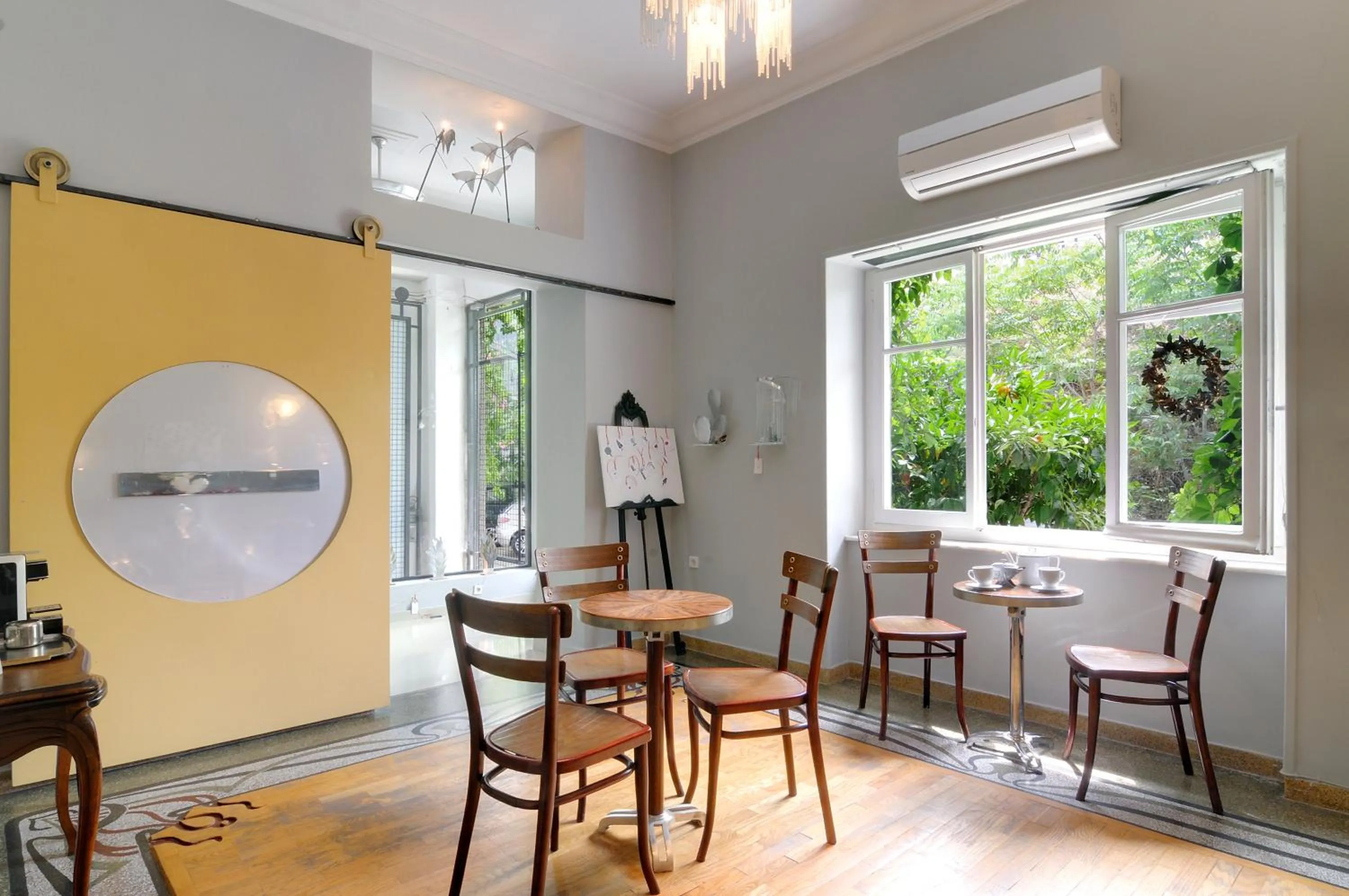 Communal lounge/ TV room in Athens Green Apartments