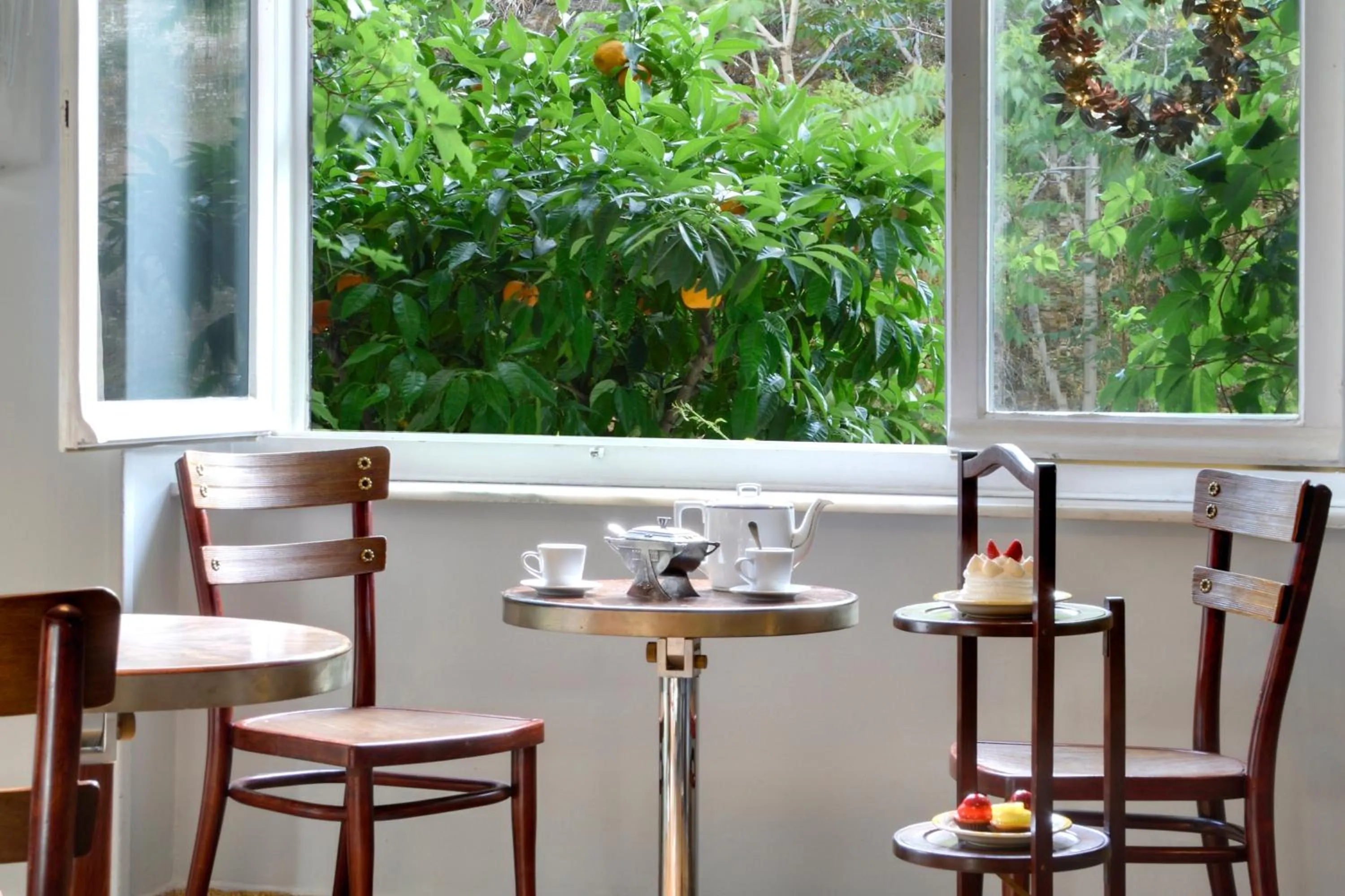 Communal lounge/ TV room in Athens Green Apartments