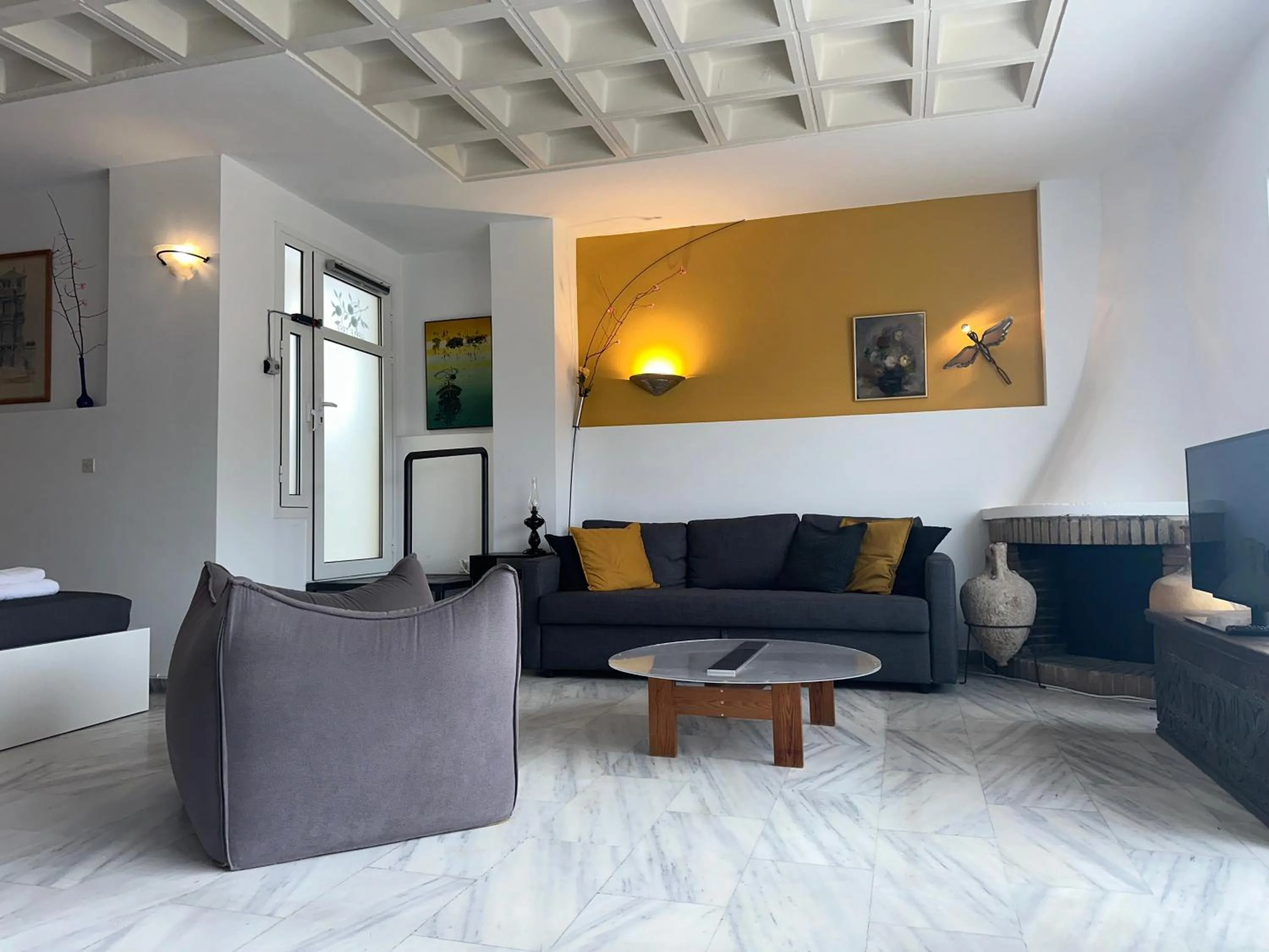 Seating area in Athens Green Apartments