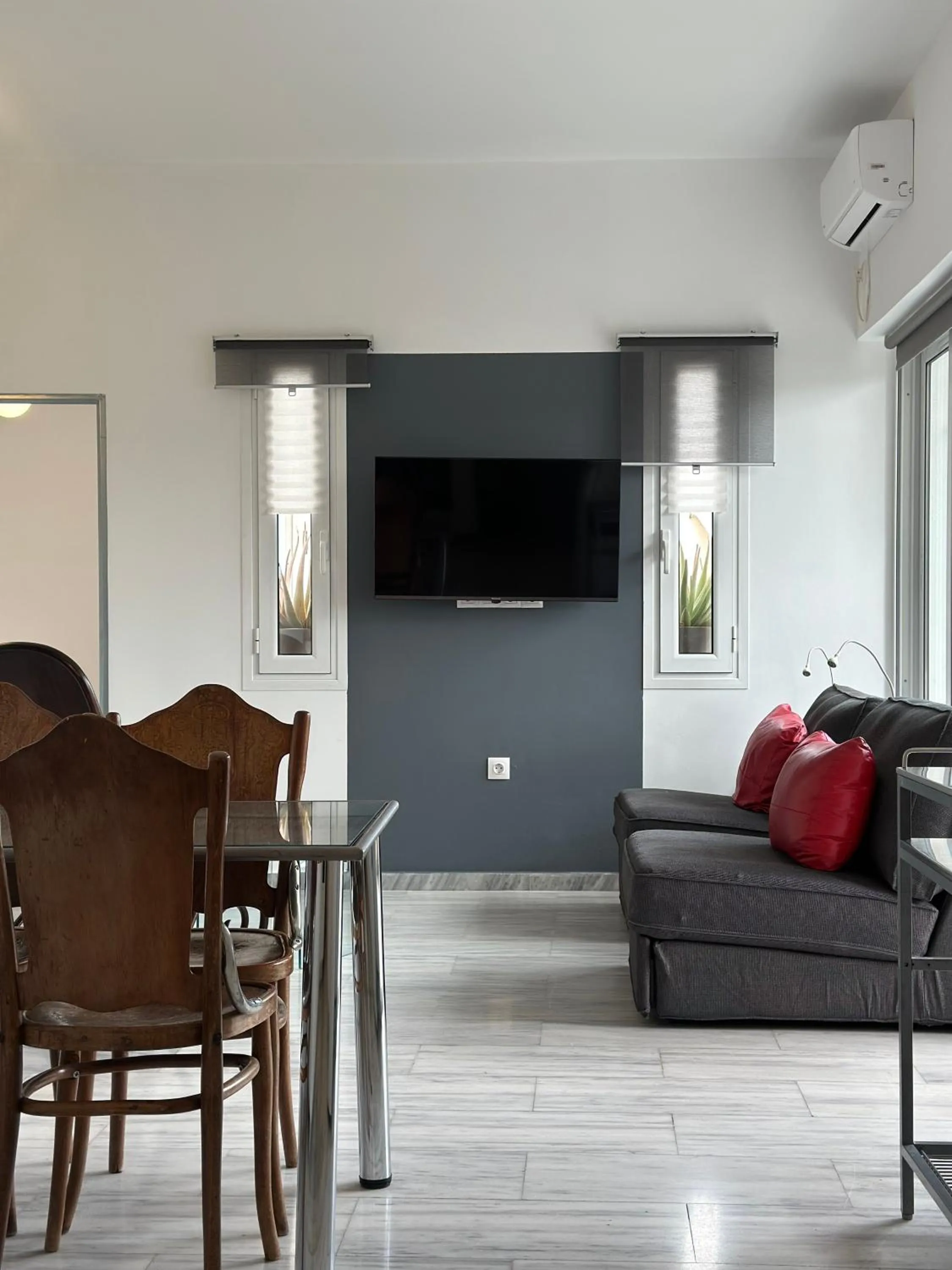 TV and multimedia in Athens Green Apartments