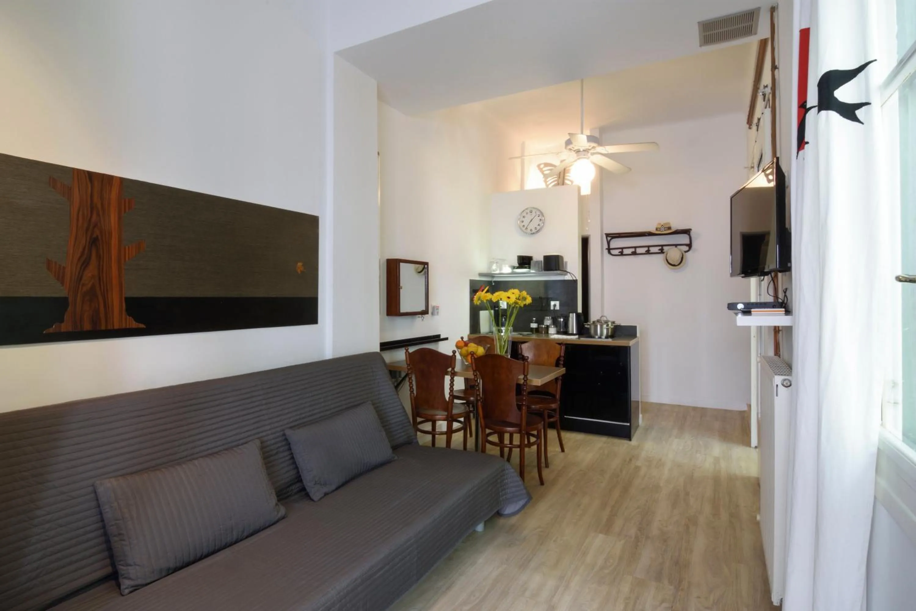 TV and multimedia in Athens Green Apartments