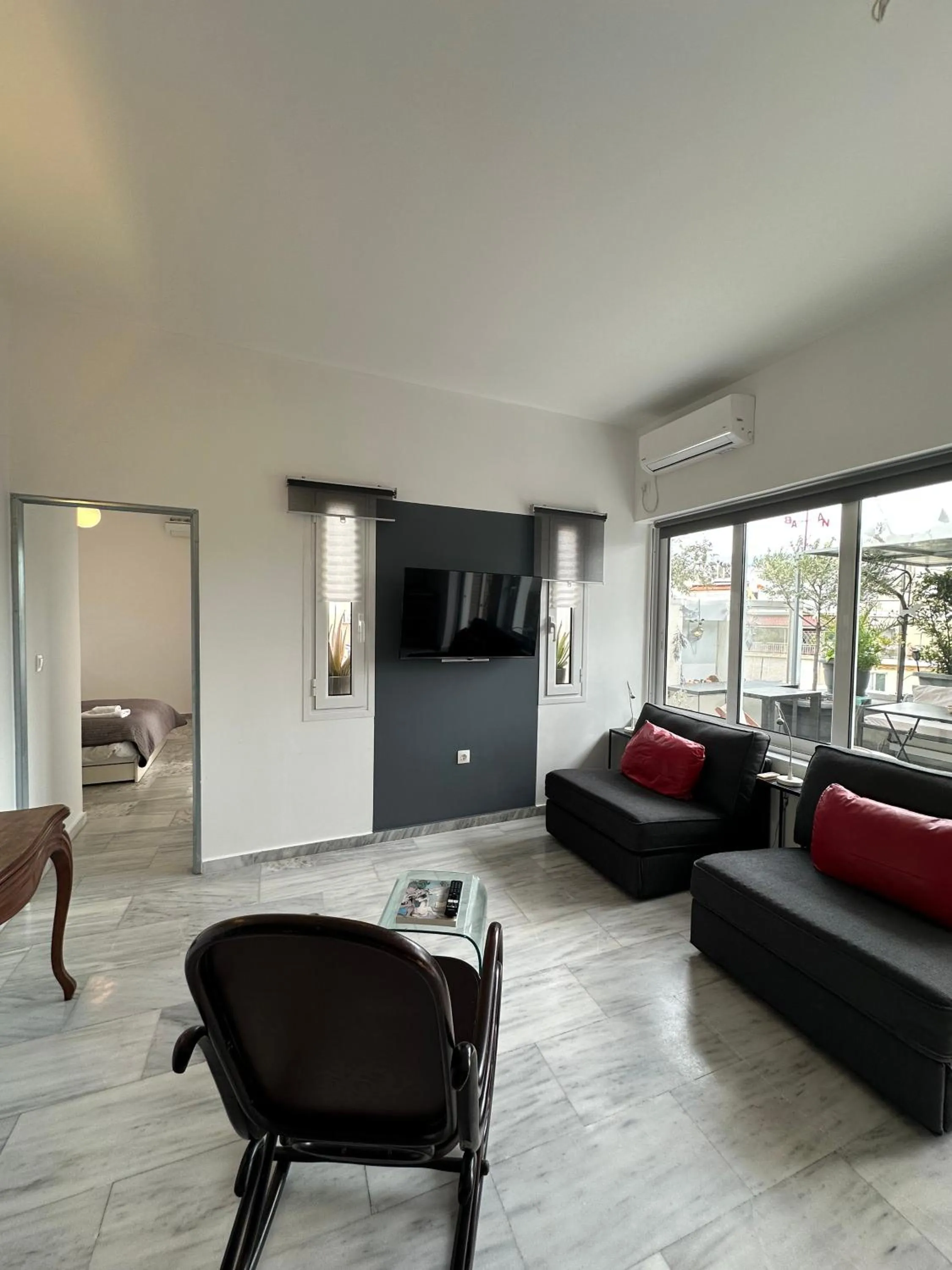 Photo of the whole room in Athens Green Apartments