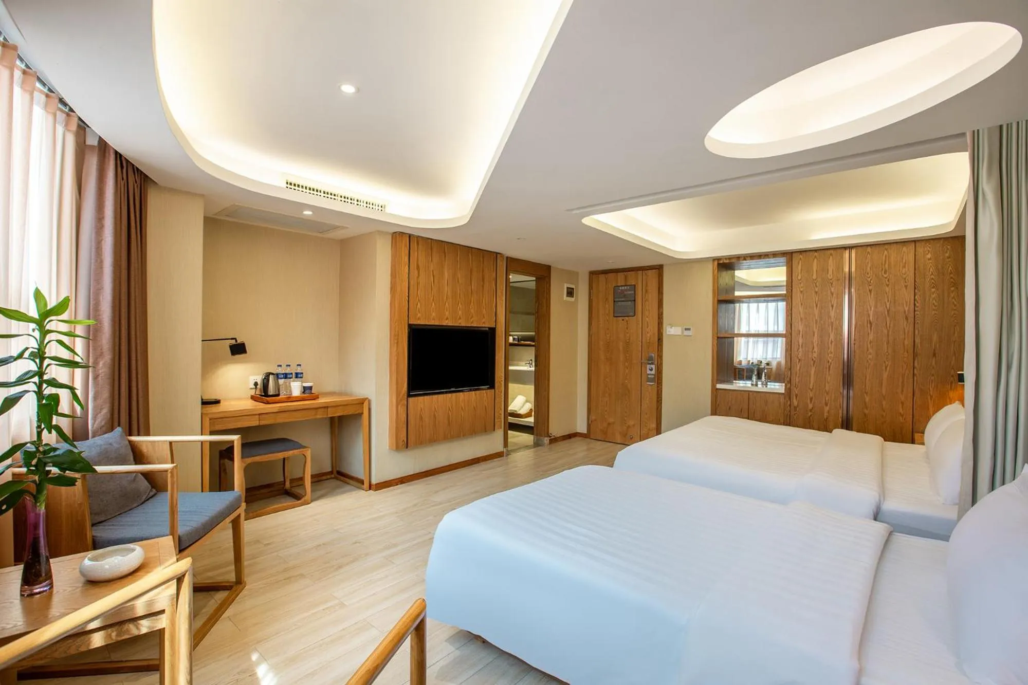 Communal lounge/ TV room, Bed in Home Inn Guiyang Railway Station