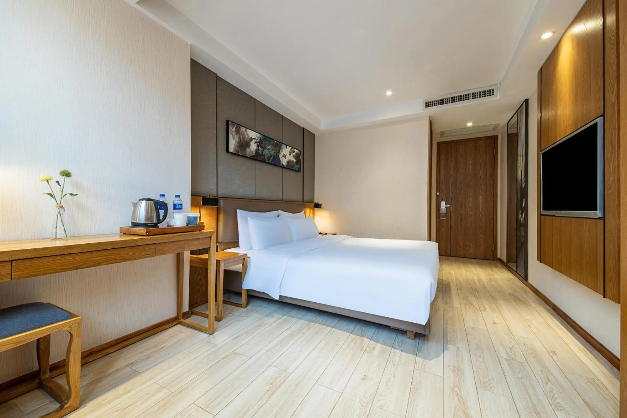 Bed in Home Inn Guiyang Railway Station