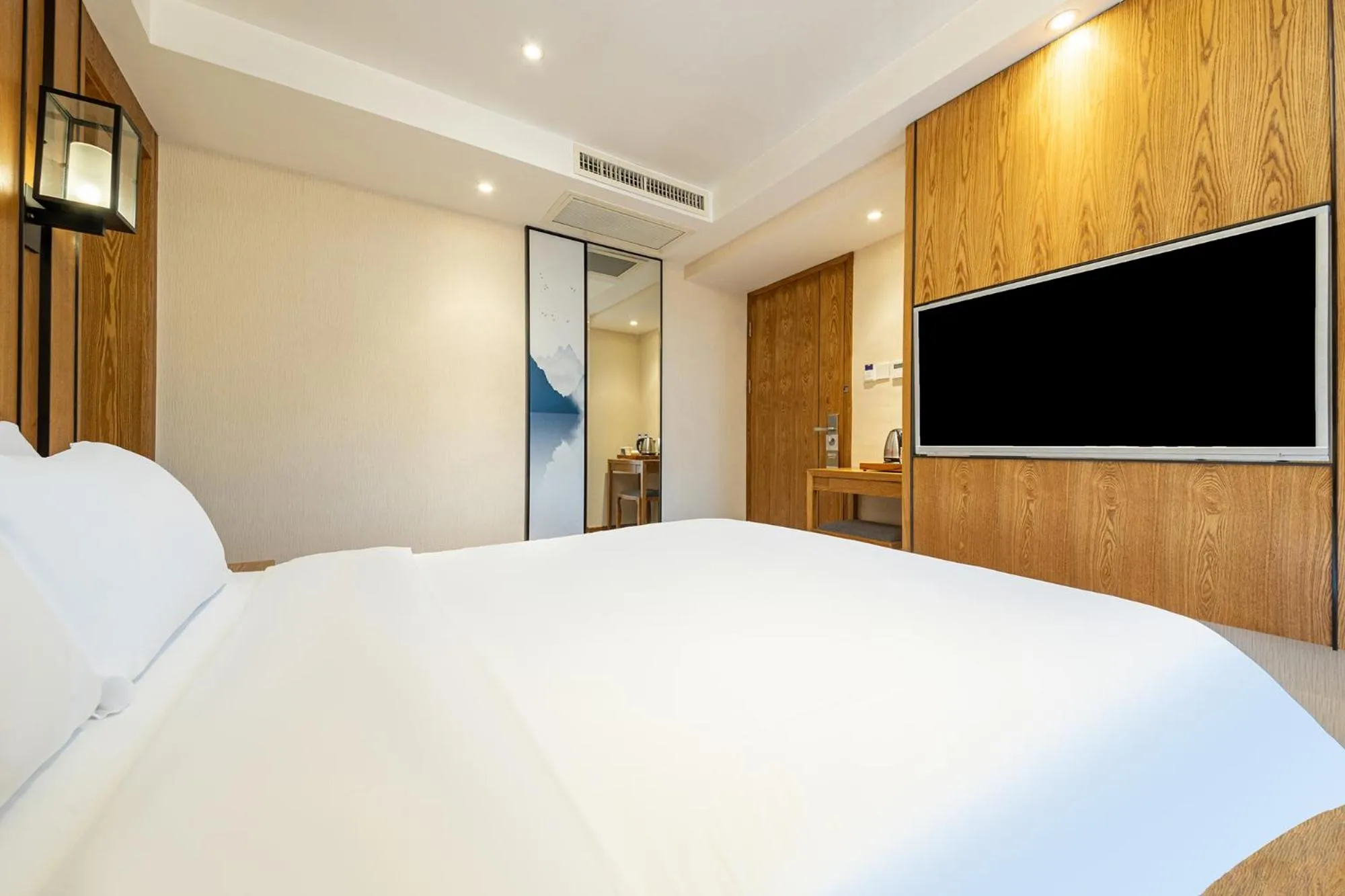 Bed in Home Inn Guiyang Railway Station