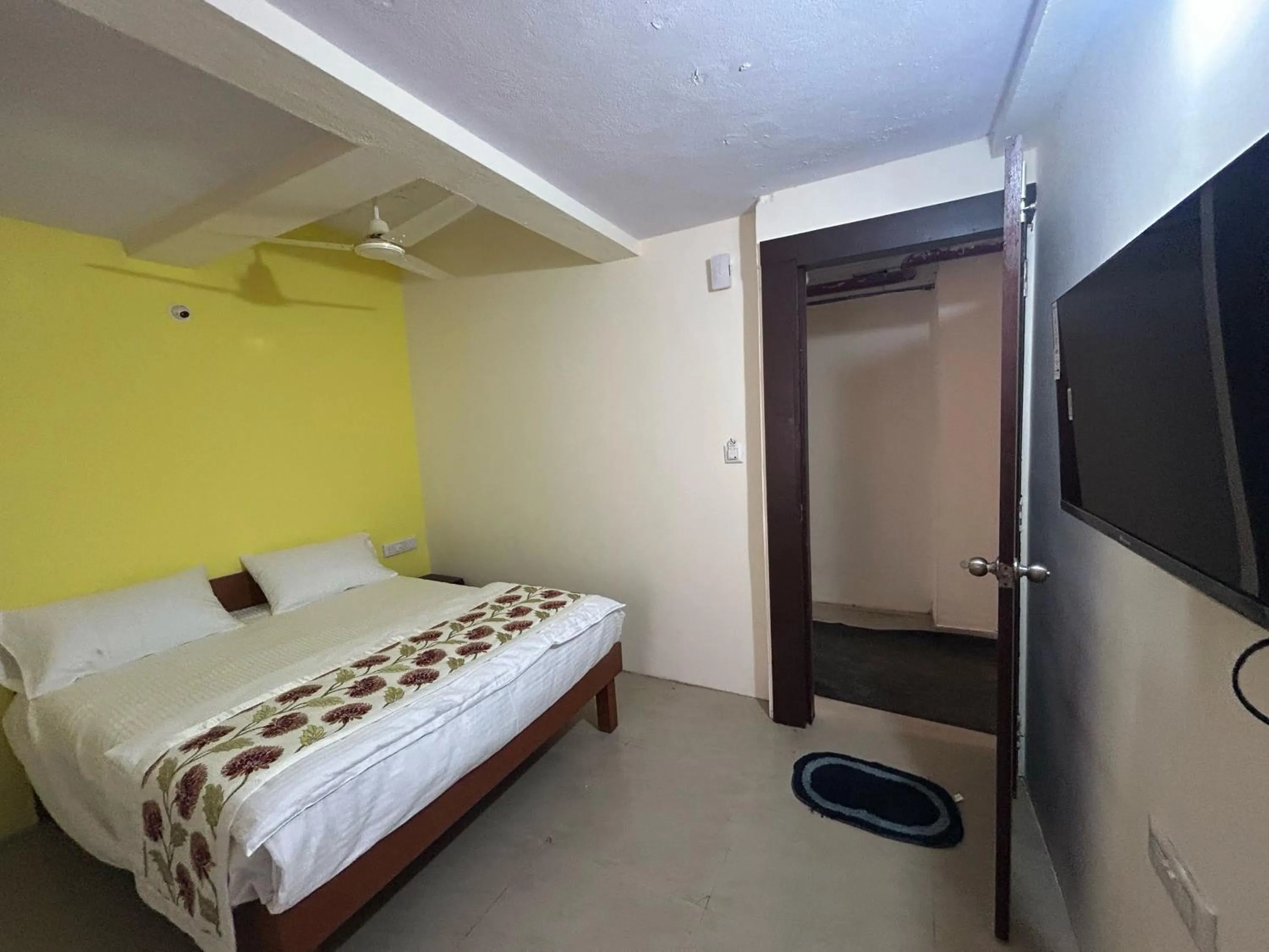 Bedroom, Bed in Hotel O Nesara Inn