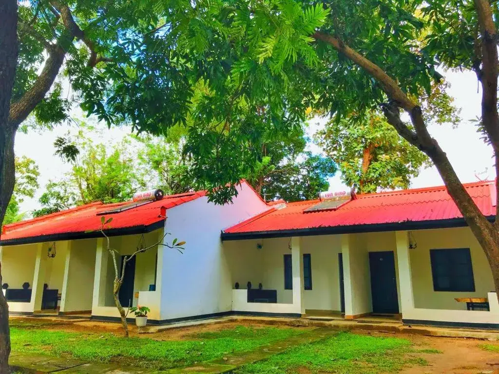 Property building in Dambulu Oya Family Park Property building in Dambulu Oya Family Park