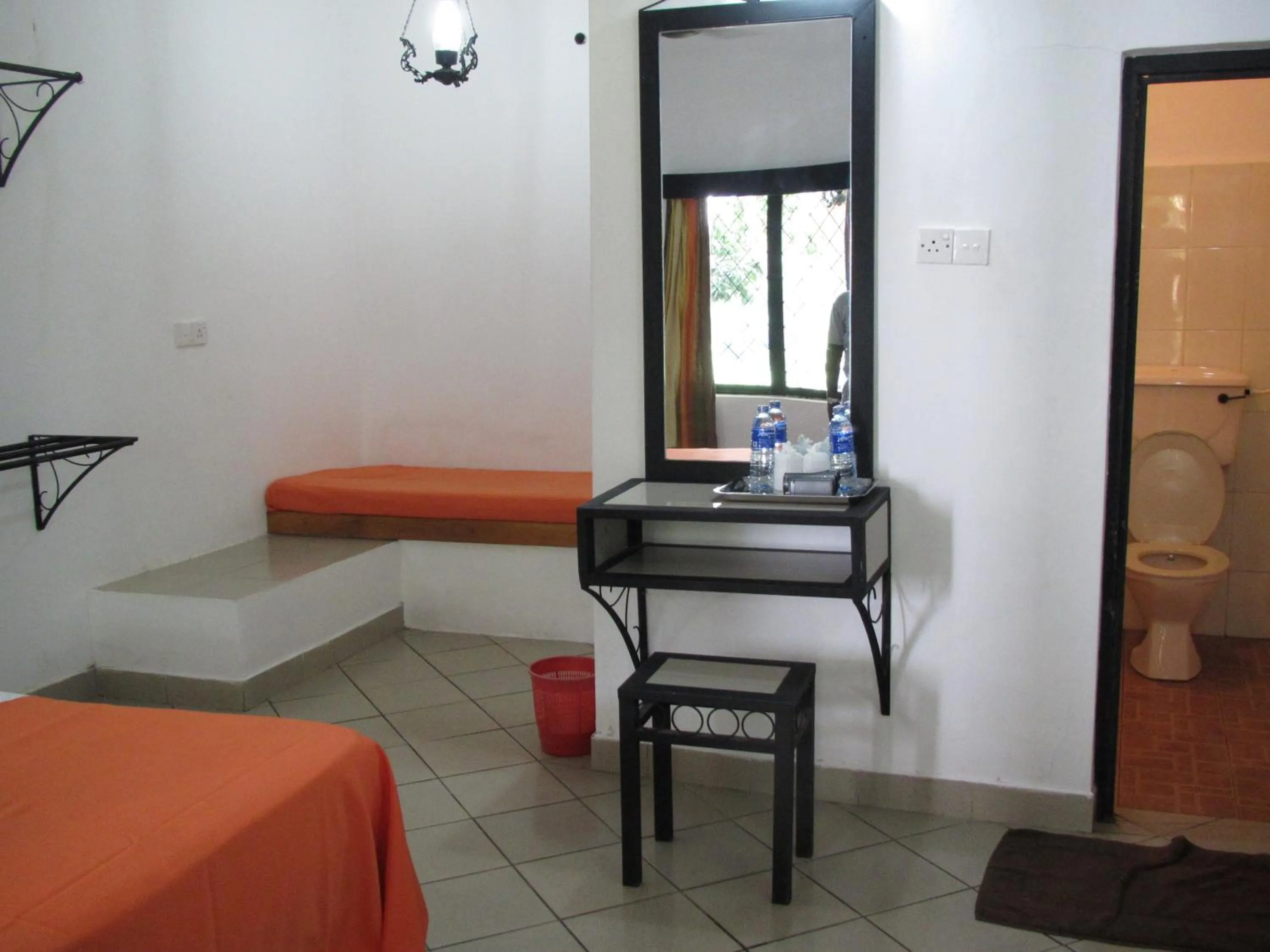 Decorative detail, Bed in Dambulu Oya Family Park