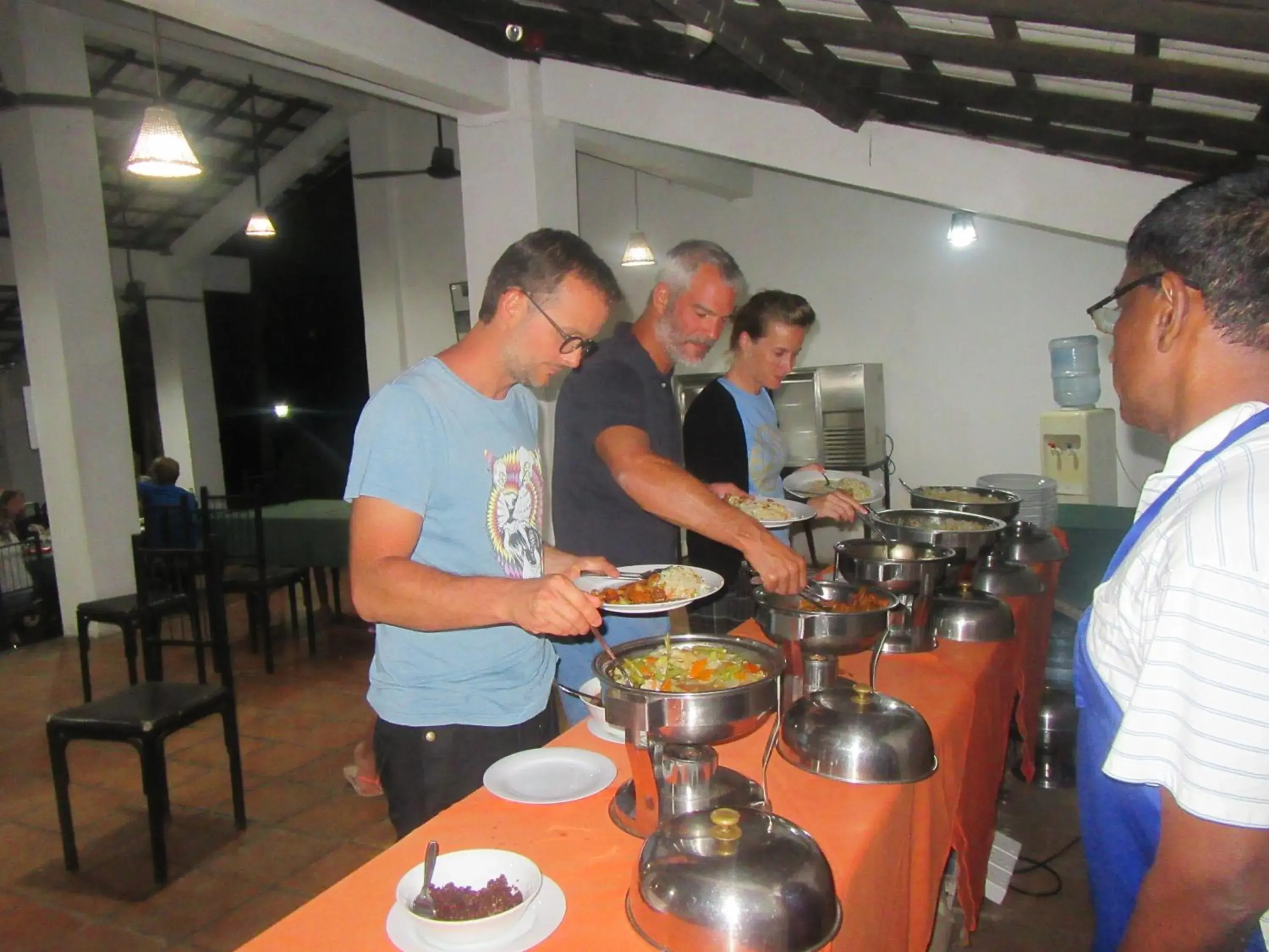 Restaurant/places to eat in Dambulu Oya Family Park Restaurant/places to eat in Dambulu Oya Family Park