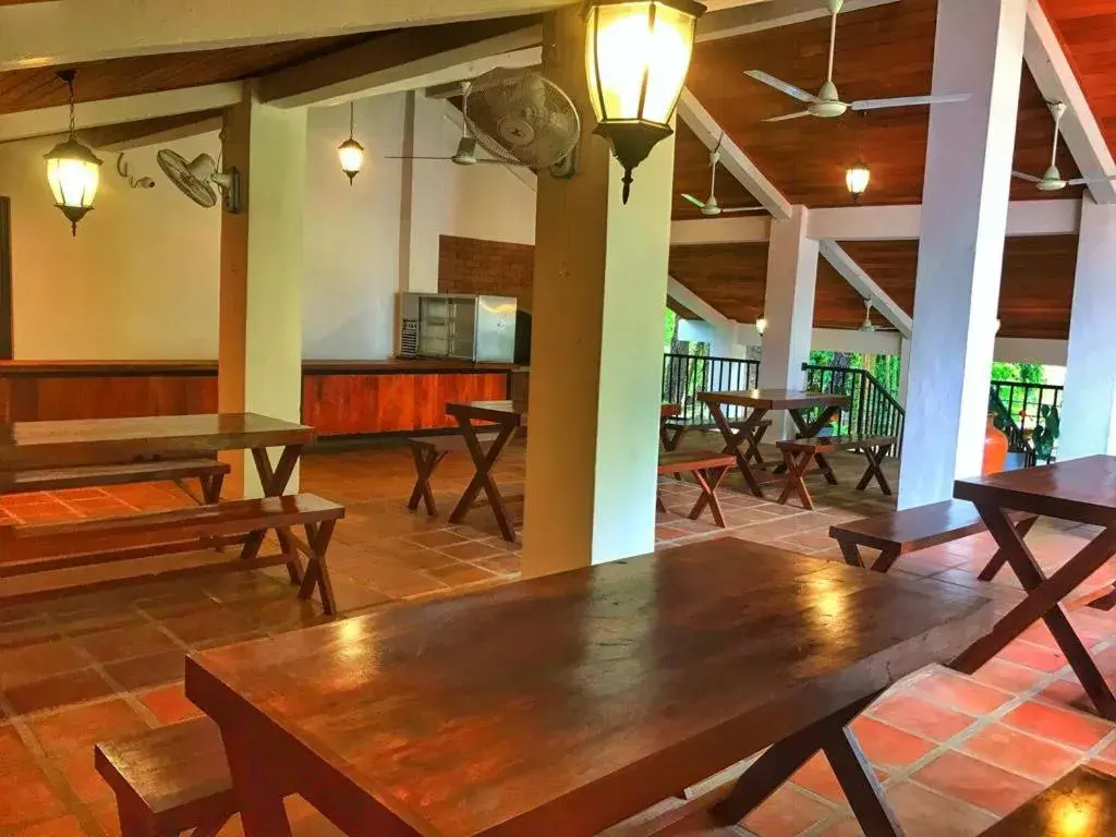 Restaurant/places to eat in Dambulu Oya Family Park Restaurant/places to eat in Dambulu Oya Family Park