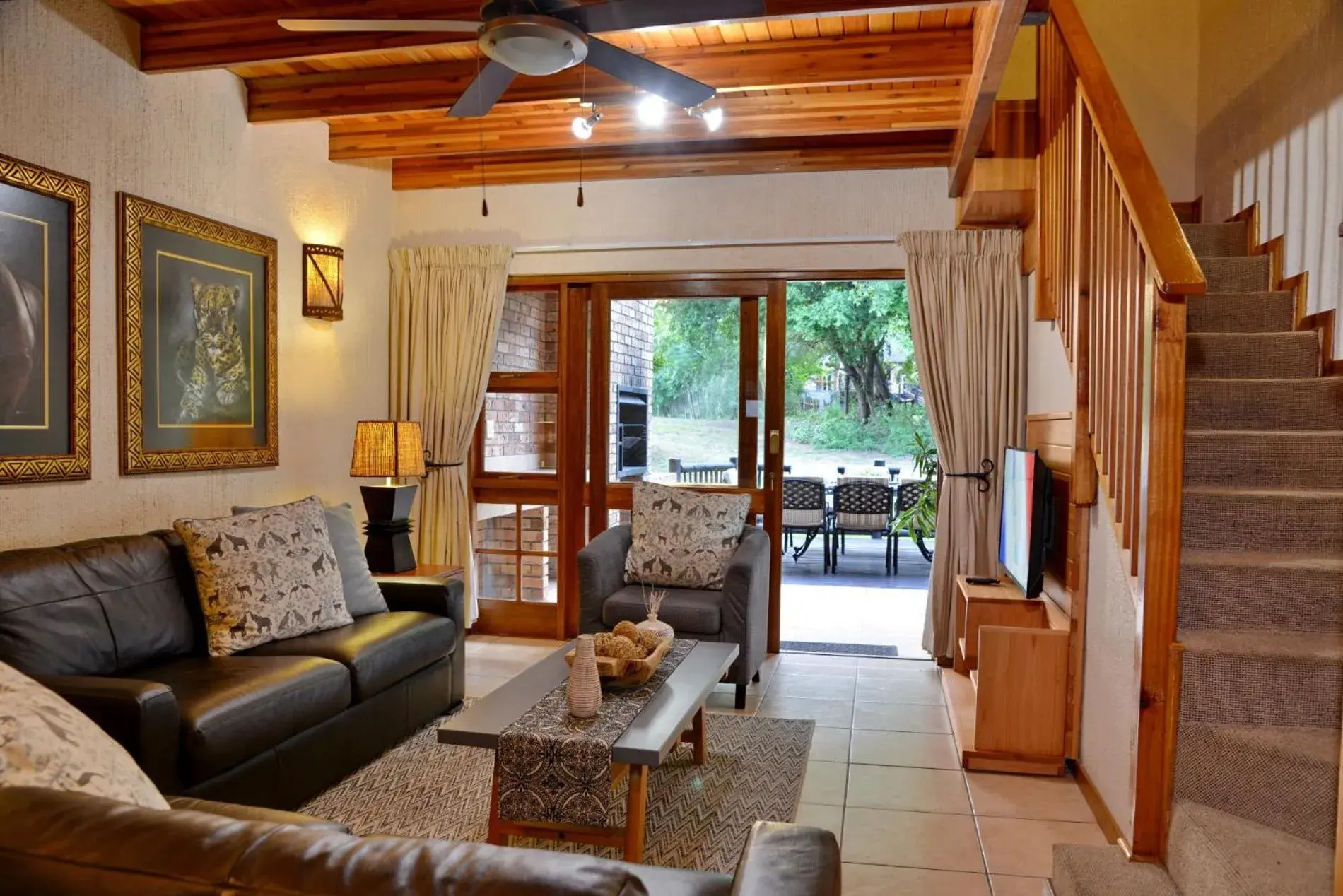 Living room in Cambalala - Luxury Units - in Kruger Park Lodge - Serviced Daily, Free Wi-Fi Living room in Cambalala - Luxury Units - in Kruger Park Lodge - Serviced Daily, Free Wi-Fi