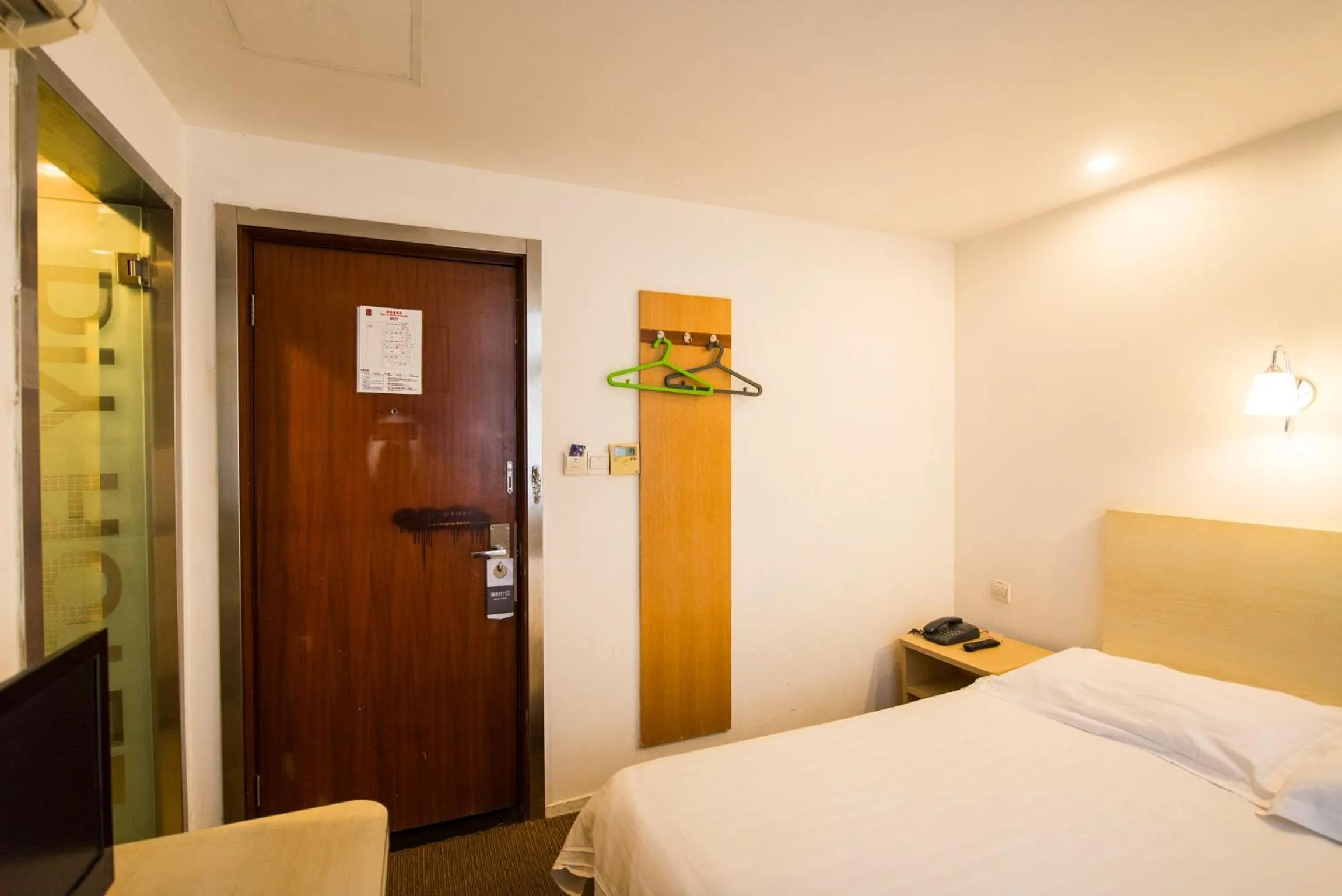 Photo of the whole room, Bed in Motel Shanghai Pudong Lianyang New International Expo Centre