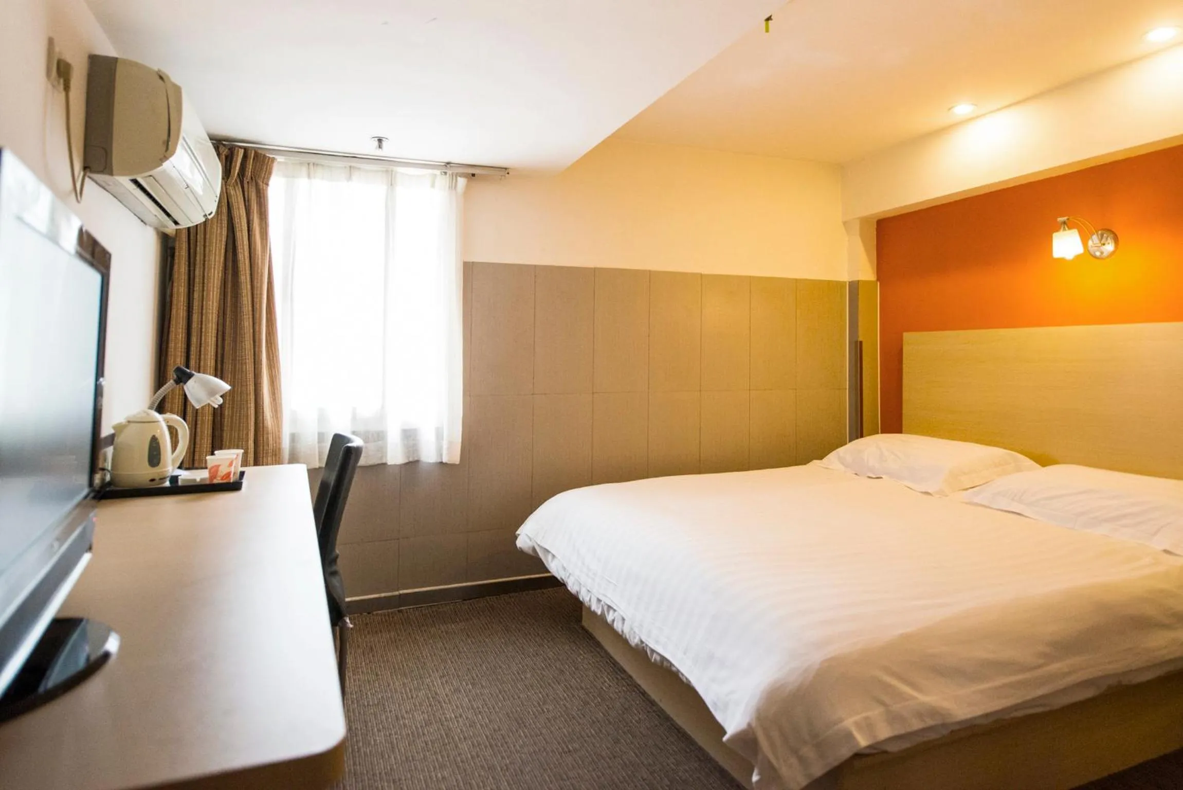 Day, Bed in Motel Shanghai Pudong Lianyang New International Expo Centre