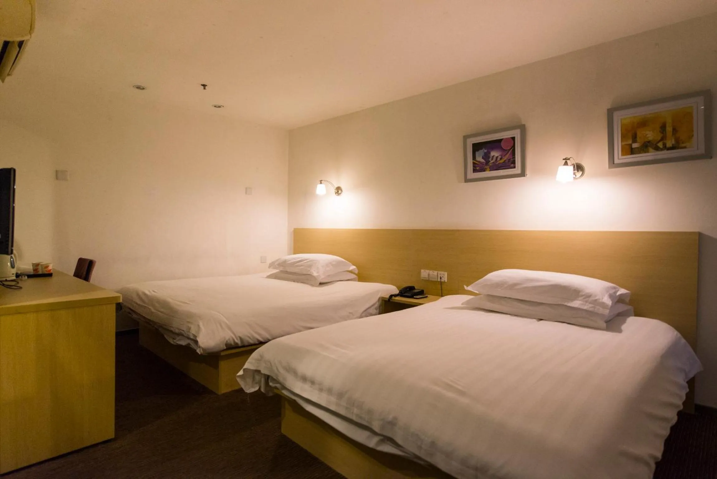 Photo of the whole room, Bed in Motel Shanghai Pudong Lianyang New International Expo Centre
