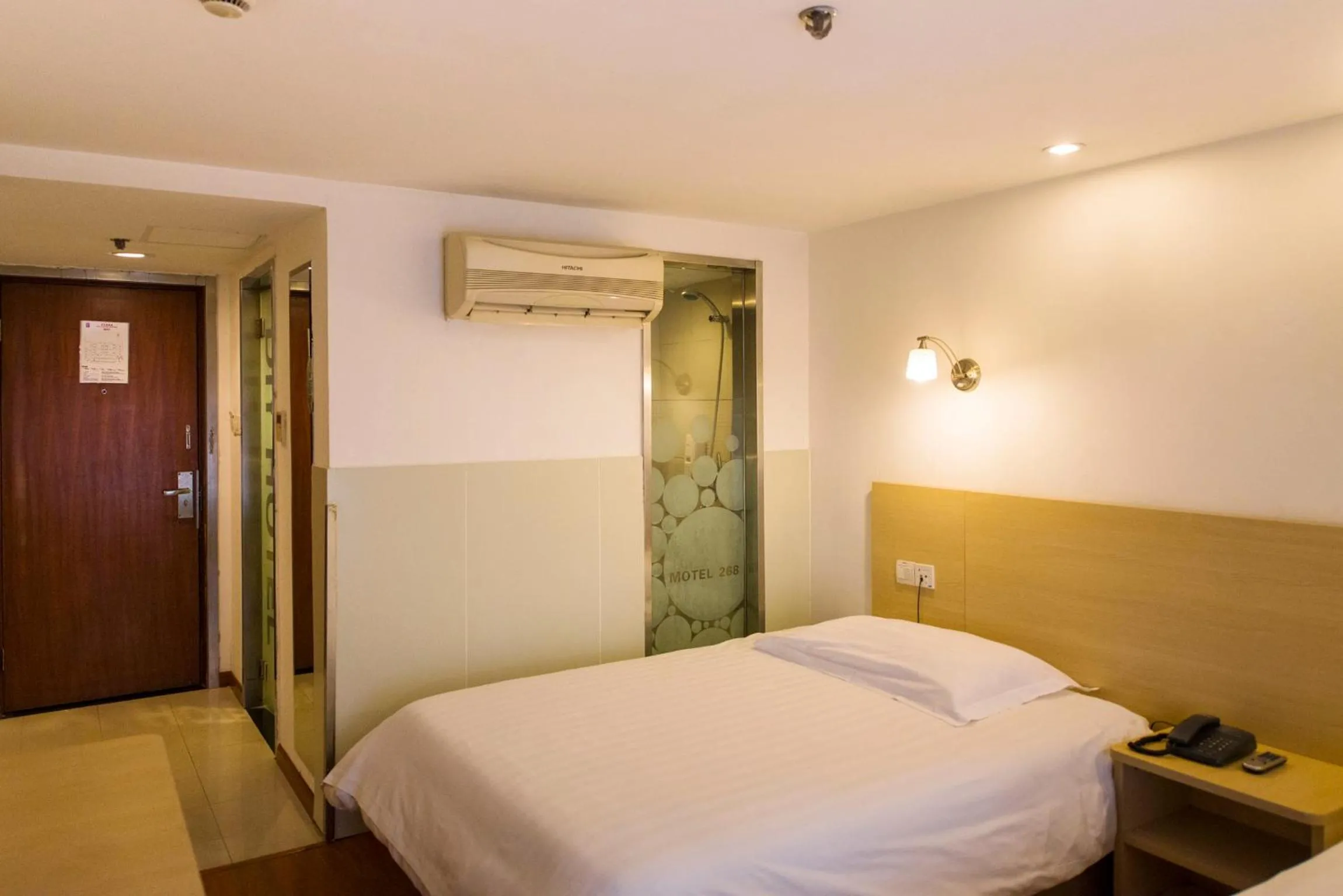 Photo of the whole room, Bed in Motel Shanghai Pudong Lianyang New International Expo Centre