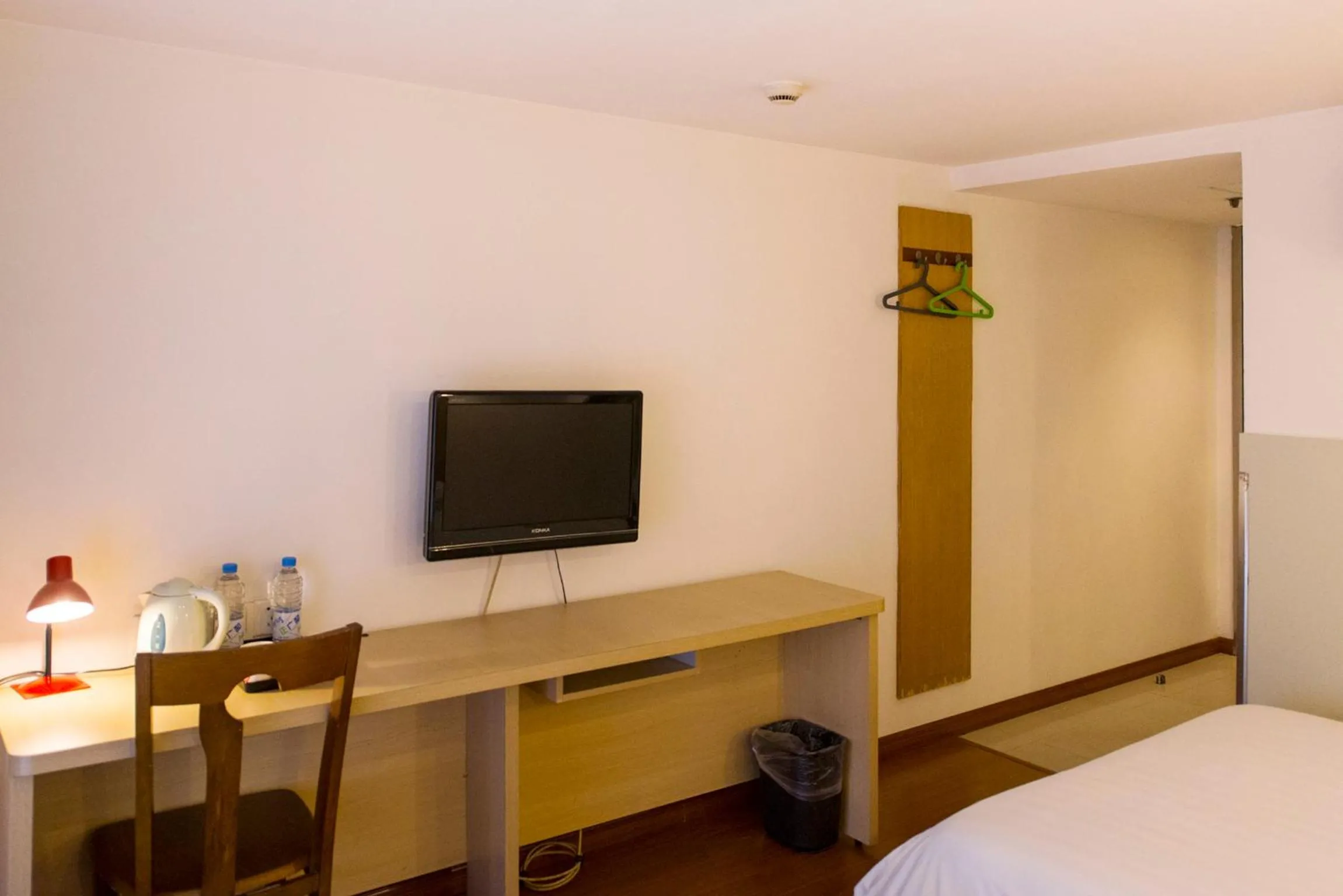 TV and multimedia, Bed in Motel Shanghai Pudong Lianyang New International Expo Centre
