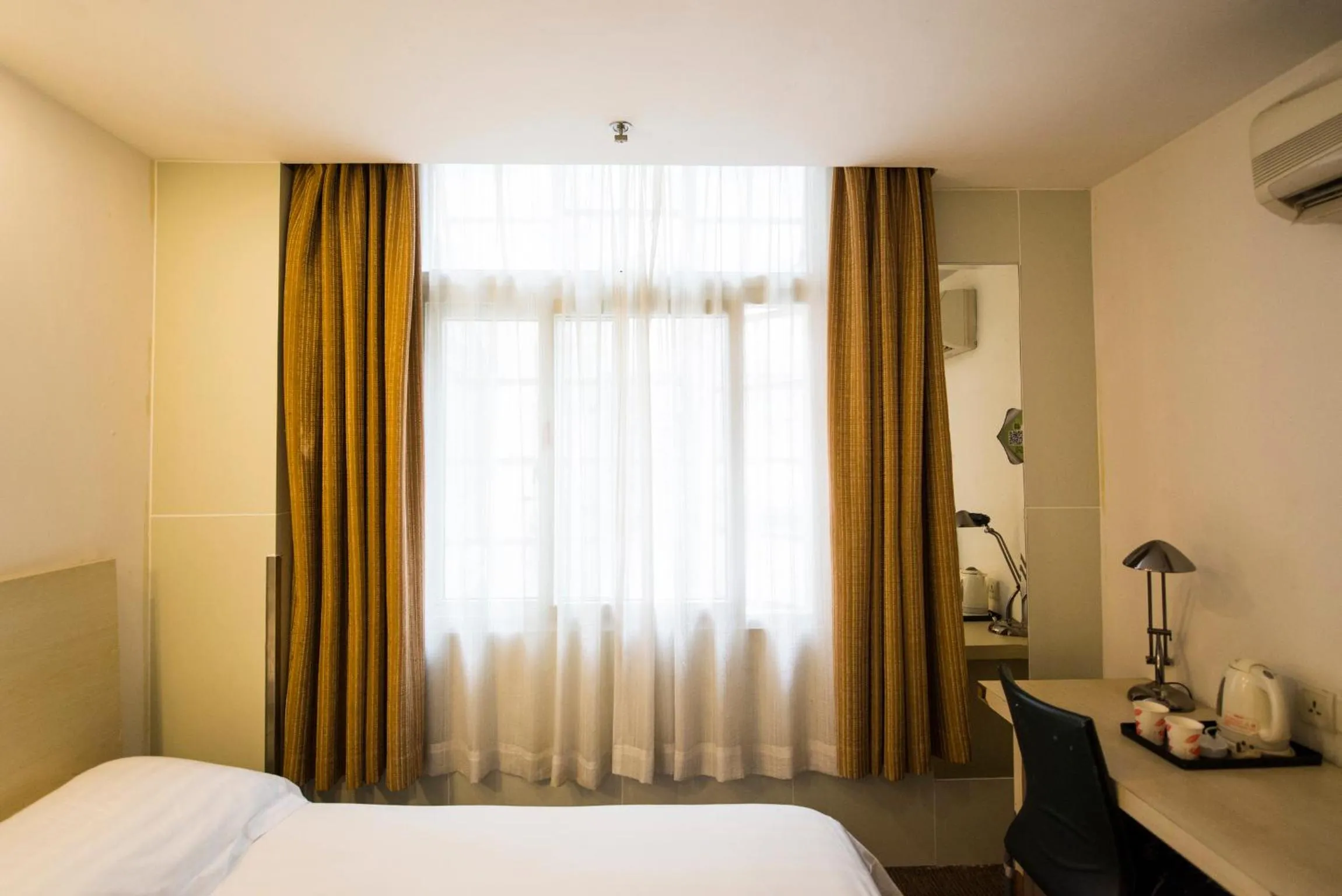 Day, Bed in Motel Shanghai Pudong Lianyang New International Expo Centre