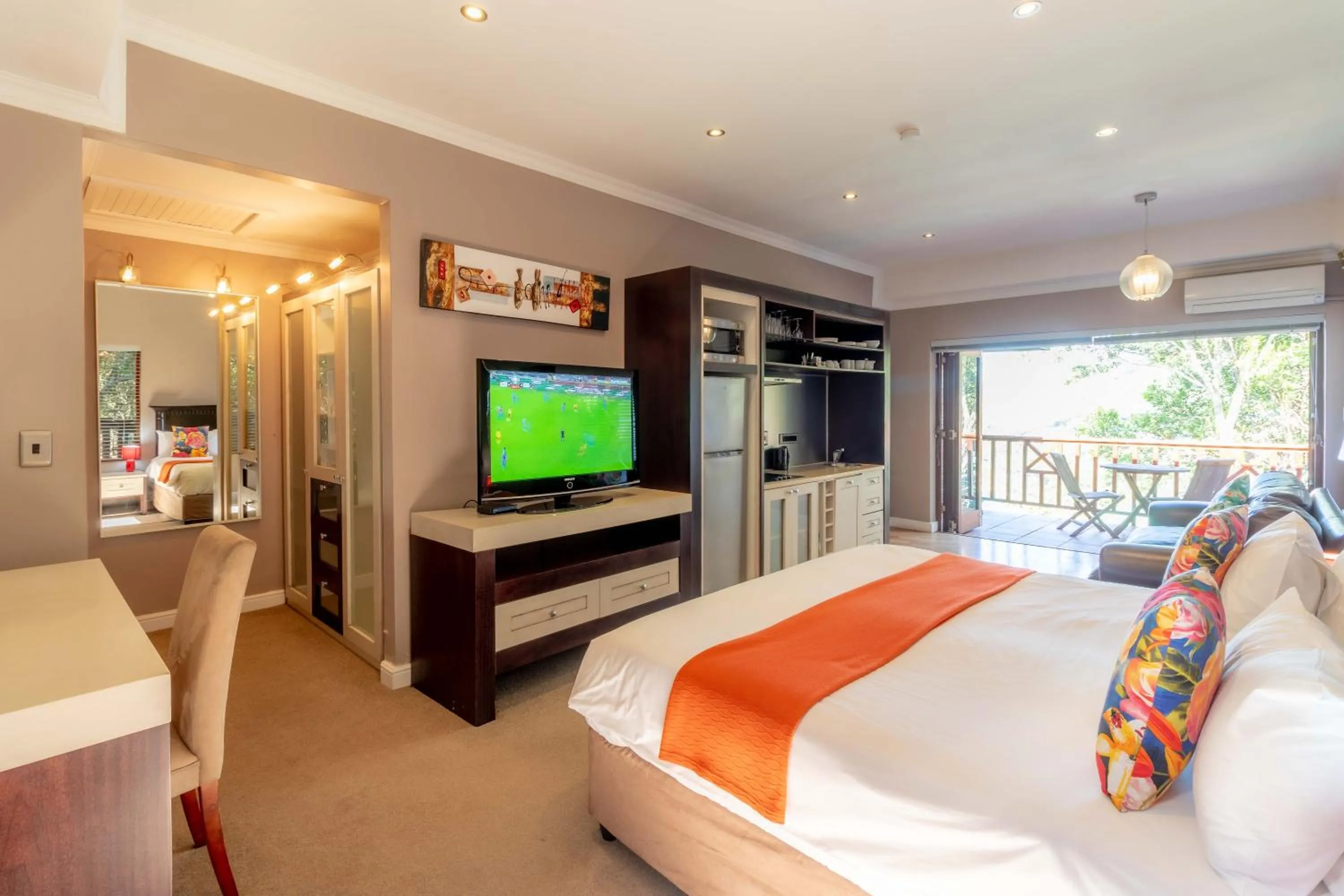 Patio, Bed in Boardwalk Lodge – Self-Catering