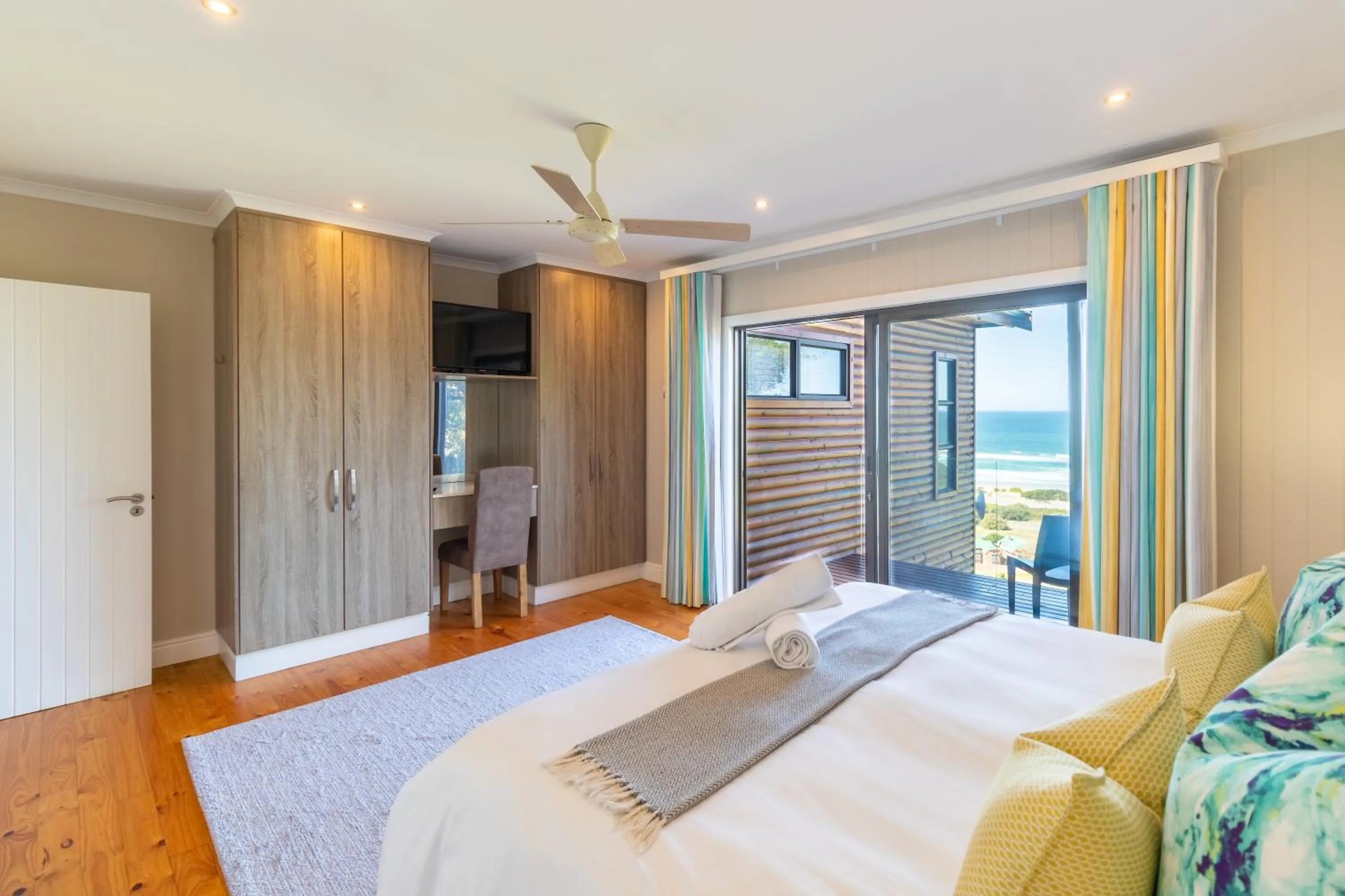 Bedroom, Bed in Boardwalk Lodge – Self-Catering