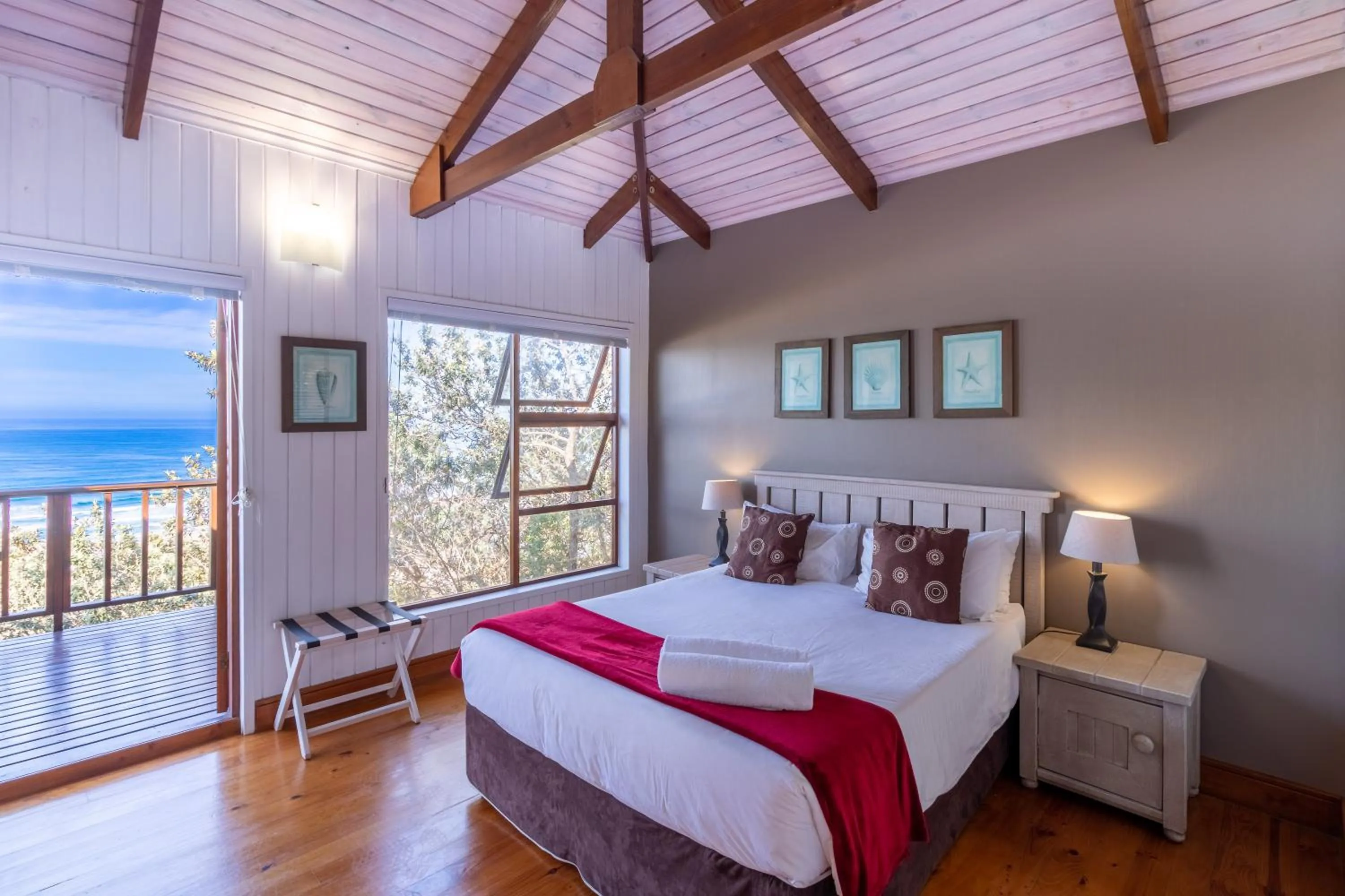 Bedroom, Bed in Boardwalk Lodge – Self-Catering