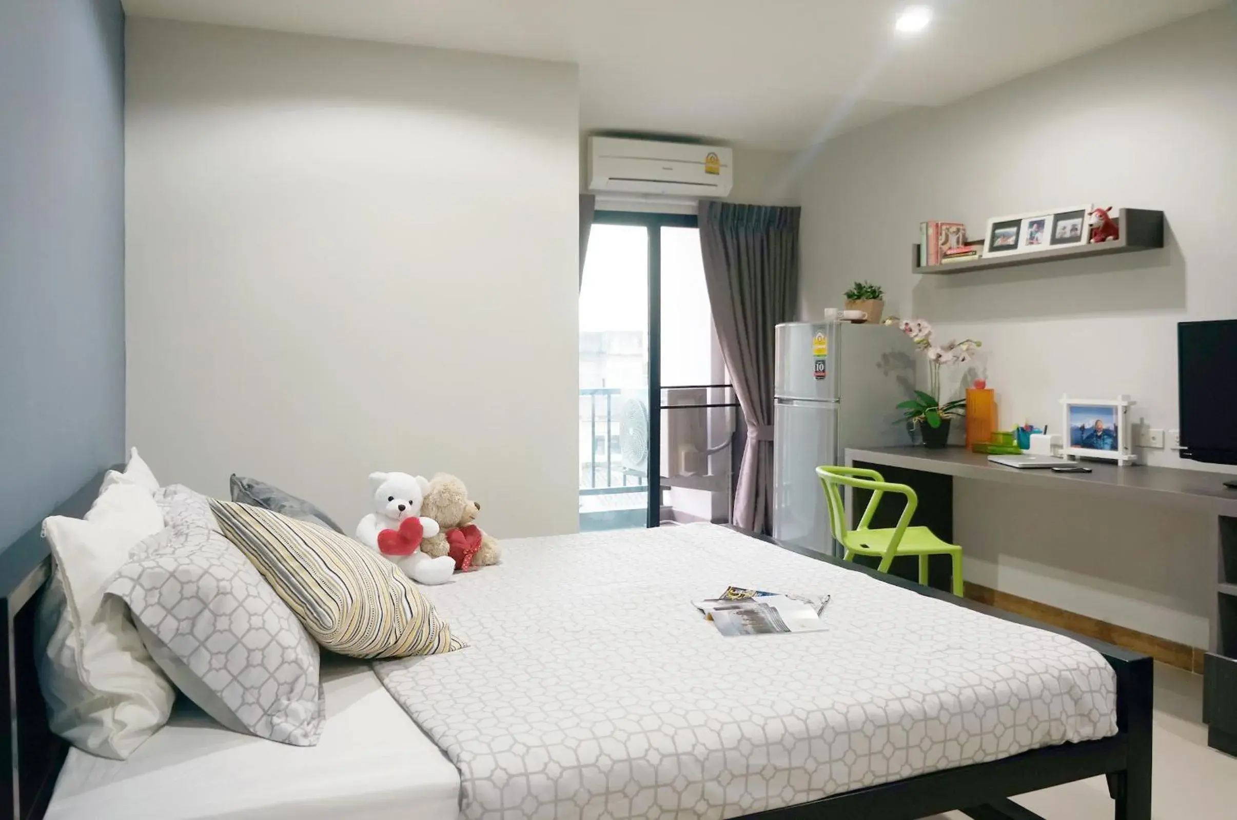 Bedroom, Bed in In Clover Bedroom, Bed in In Clover