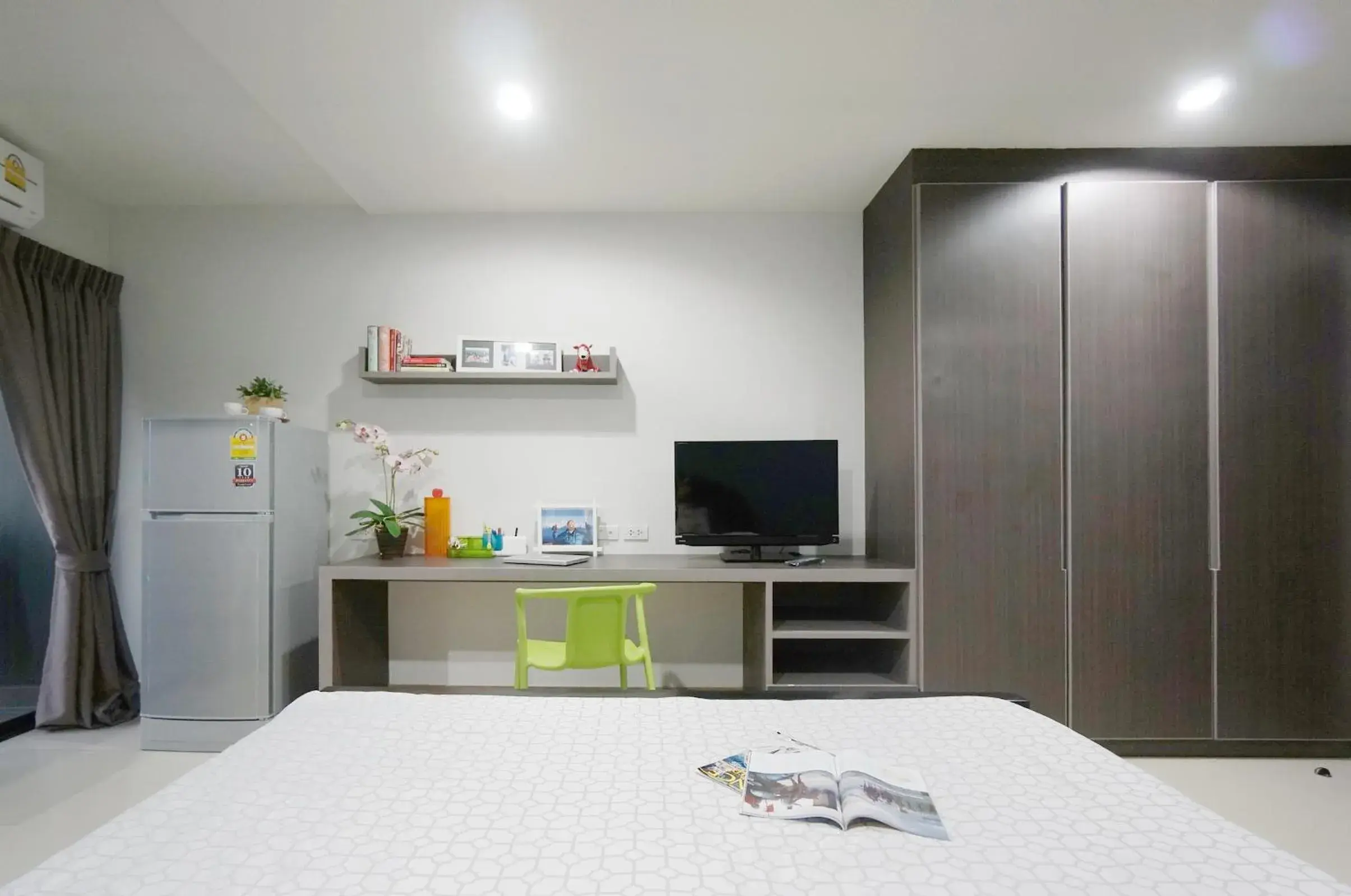 Bedroom, Bed in In Clover Bedroom, Bed in In Clover