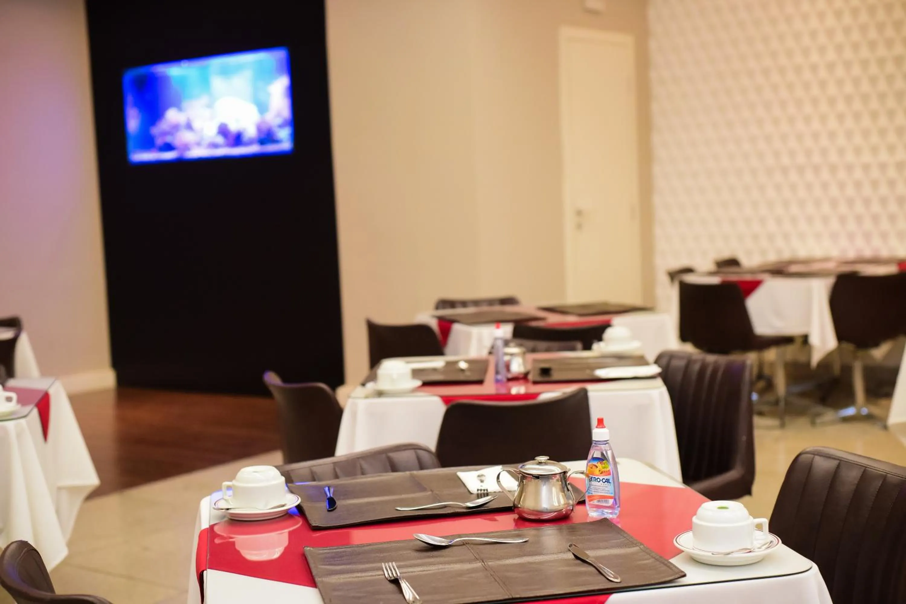 Restaurant/places to eat in JB Palace Hotel