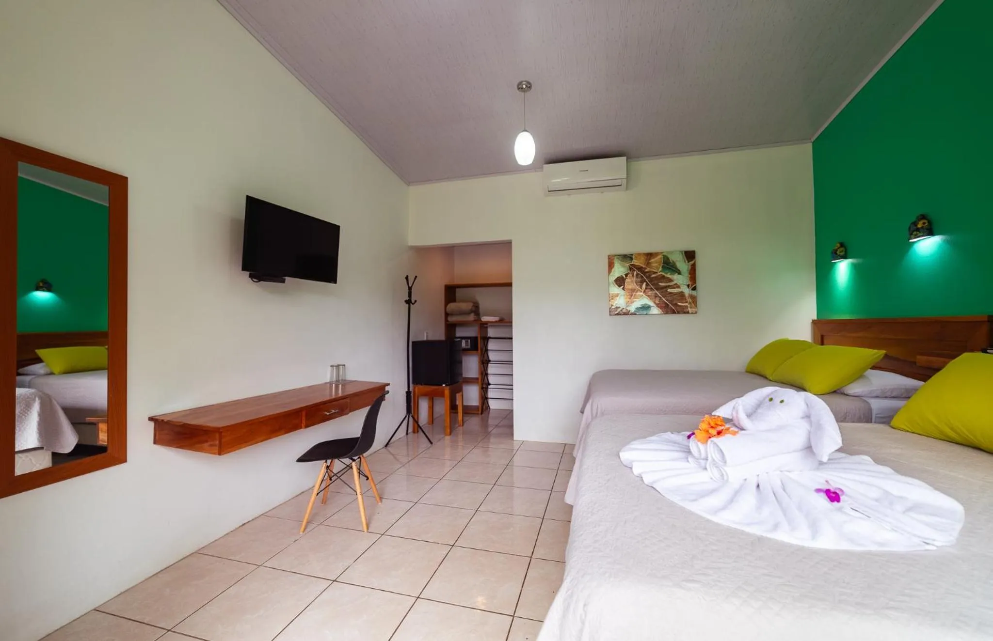 Photo of the whole room, Bed in Hotel Secreto La Fortuna