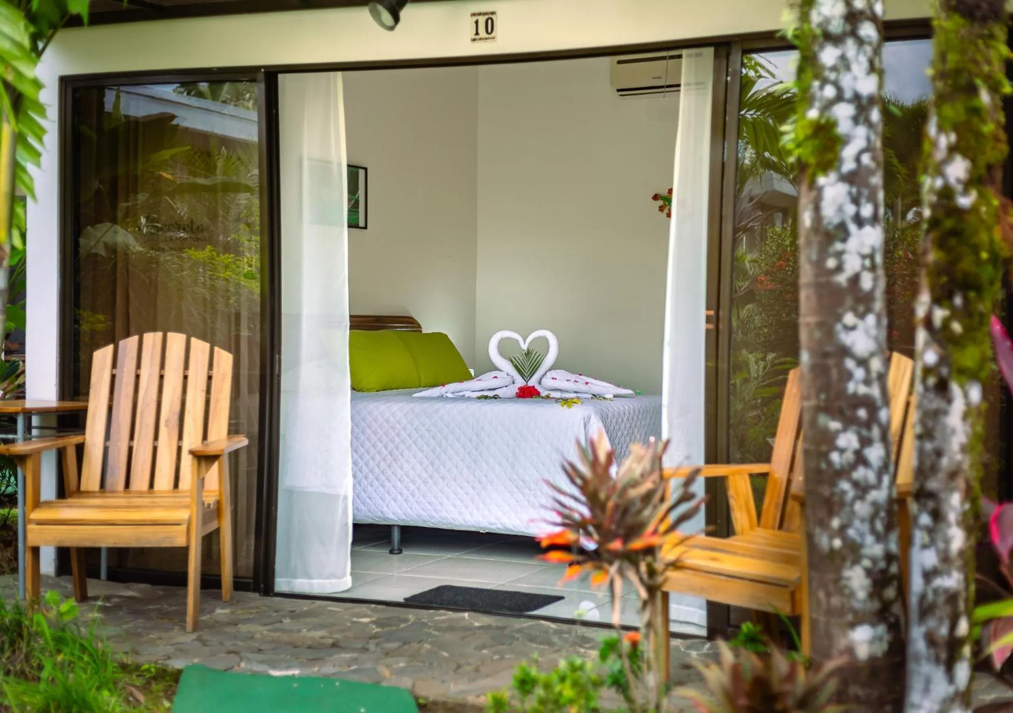 Garden, Bed in Hotel Secreto La Fortuna